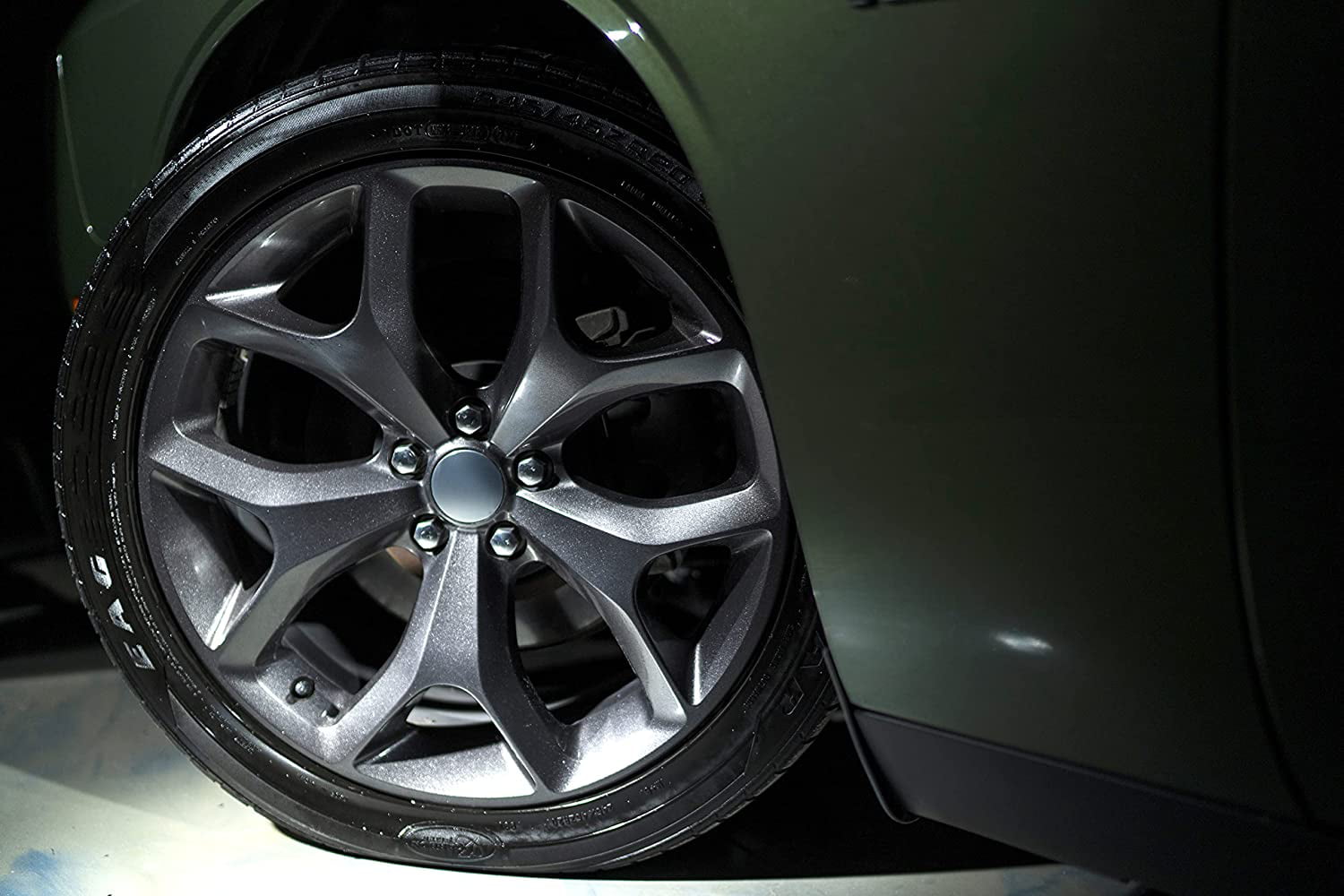 Wipe New Blazing Wet Tire Shine Long Lasting Wax Spray Look Like New Car High Gloss Tire 15 Fl. Oz.