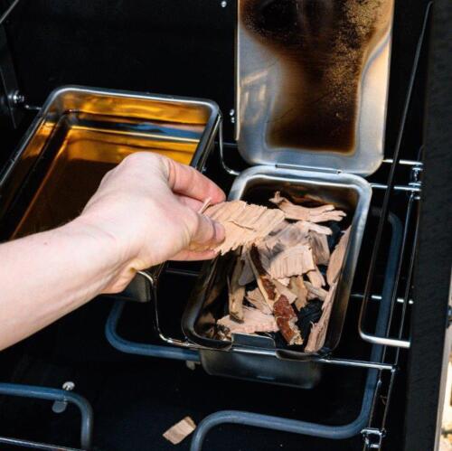 Masterbuilt Analog Electric Smoker in Black