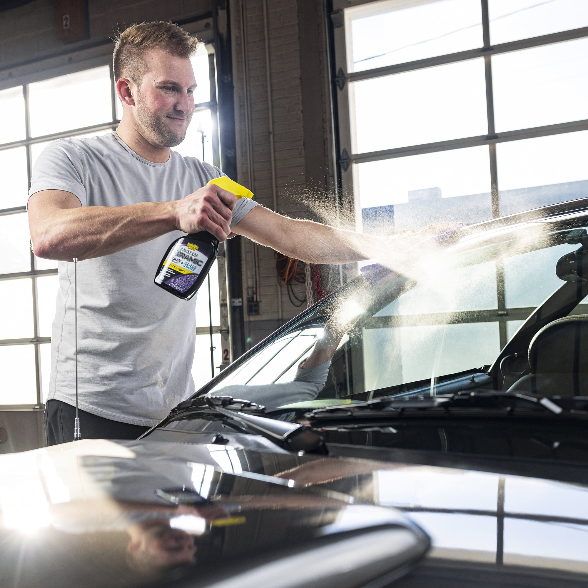 Invisible Glass 92183 Hybrid Ceramic Rain Repellant Plus Glass Cleaner,  16 oz