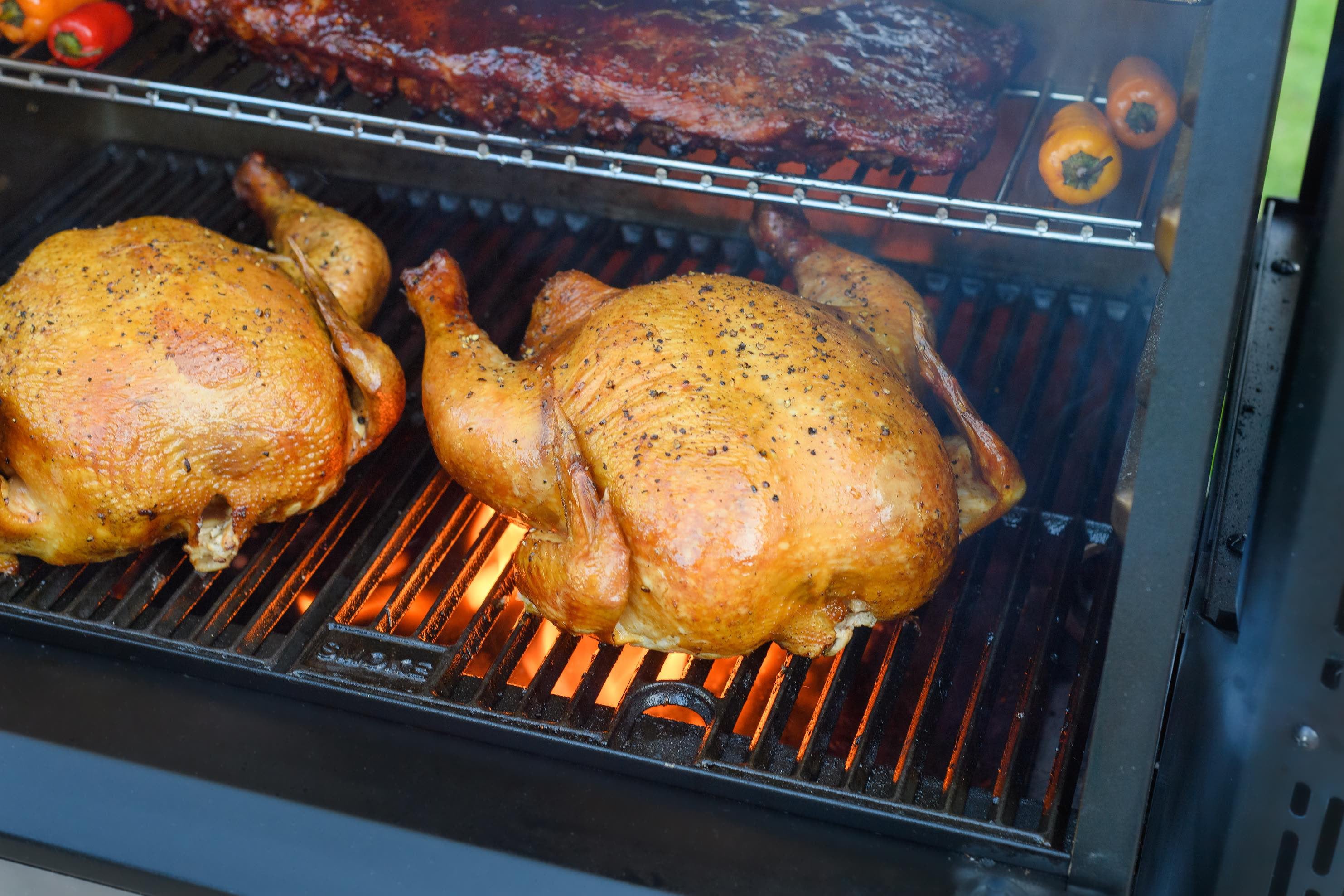 Gravity Series 560 Digital Charcoal Grill and Smoker Combo