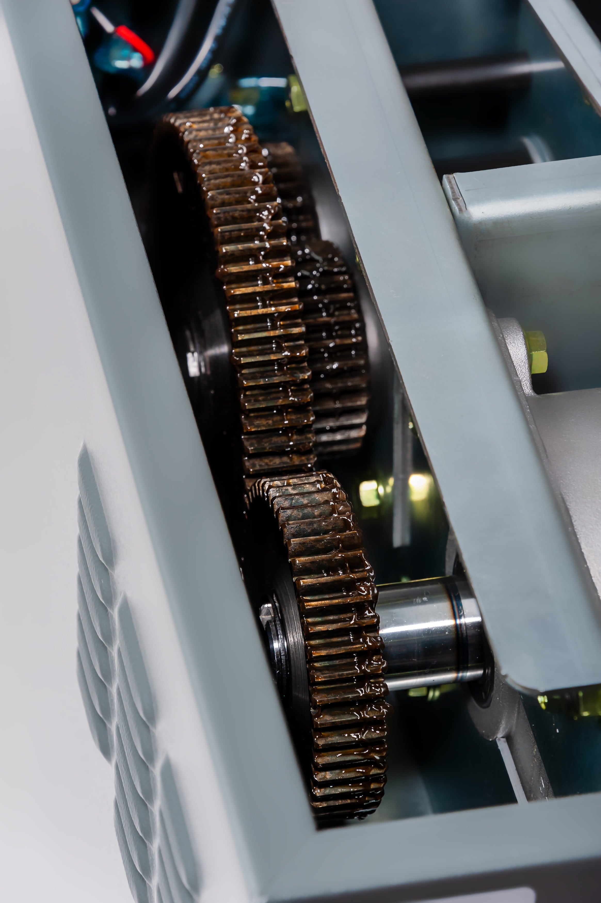 Dahle PowerTEC 717 OS Optical Media Shredder for Top-Secret CDs/DVDs, Auto Oiler, Level O-5