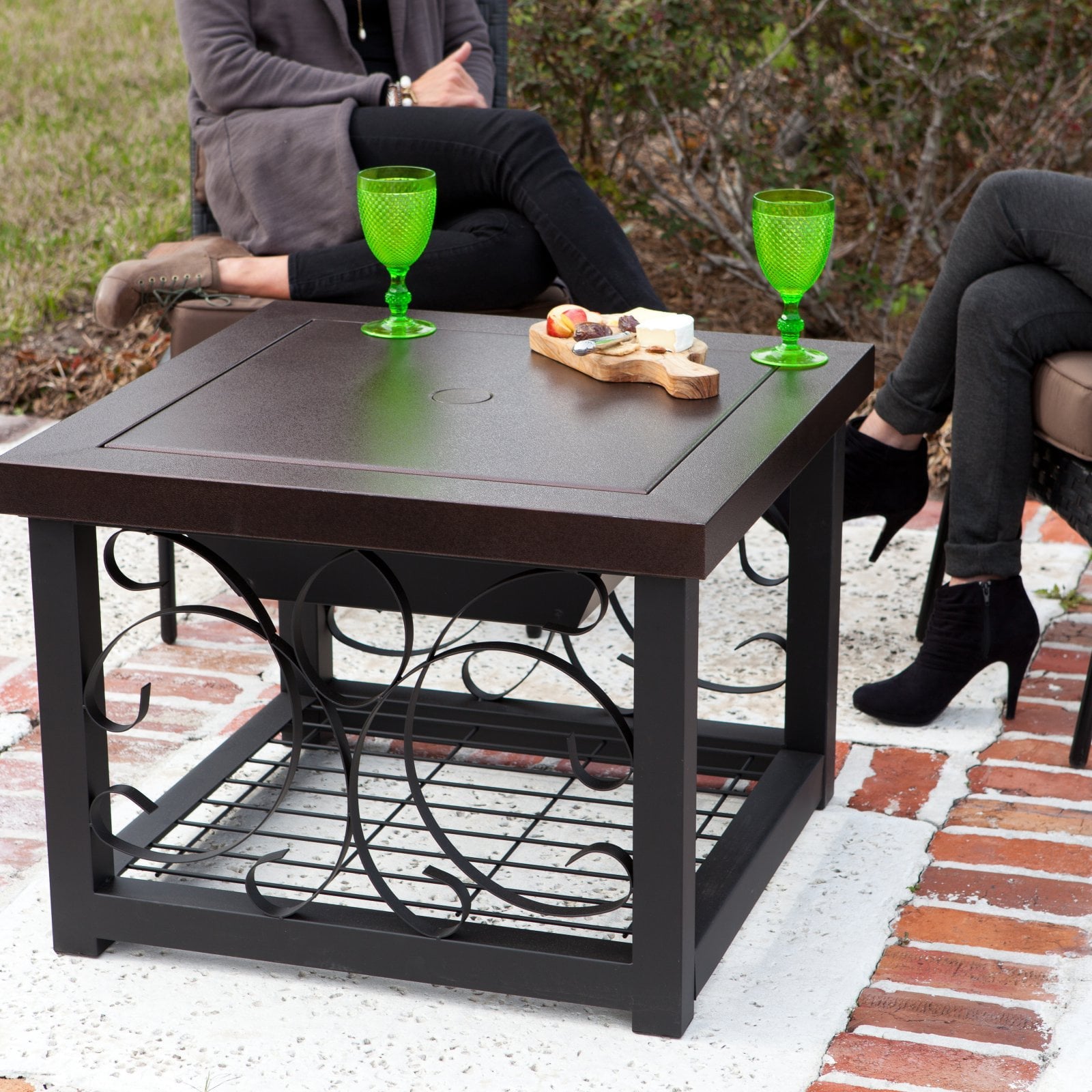 Hammer Tone Bronze Finish Cocktail Table Fire Pit-Finish:Black/Bronze