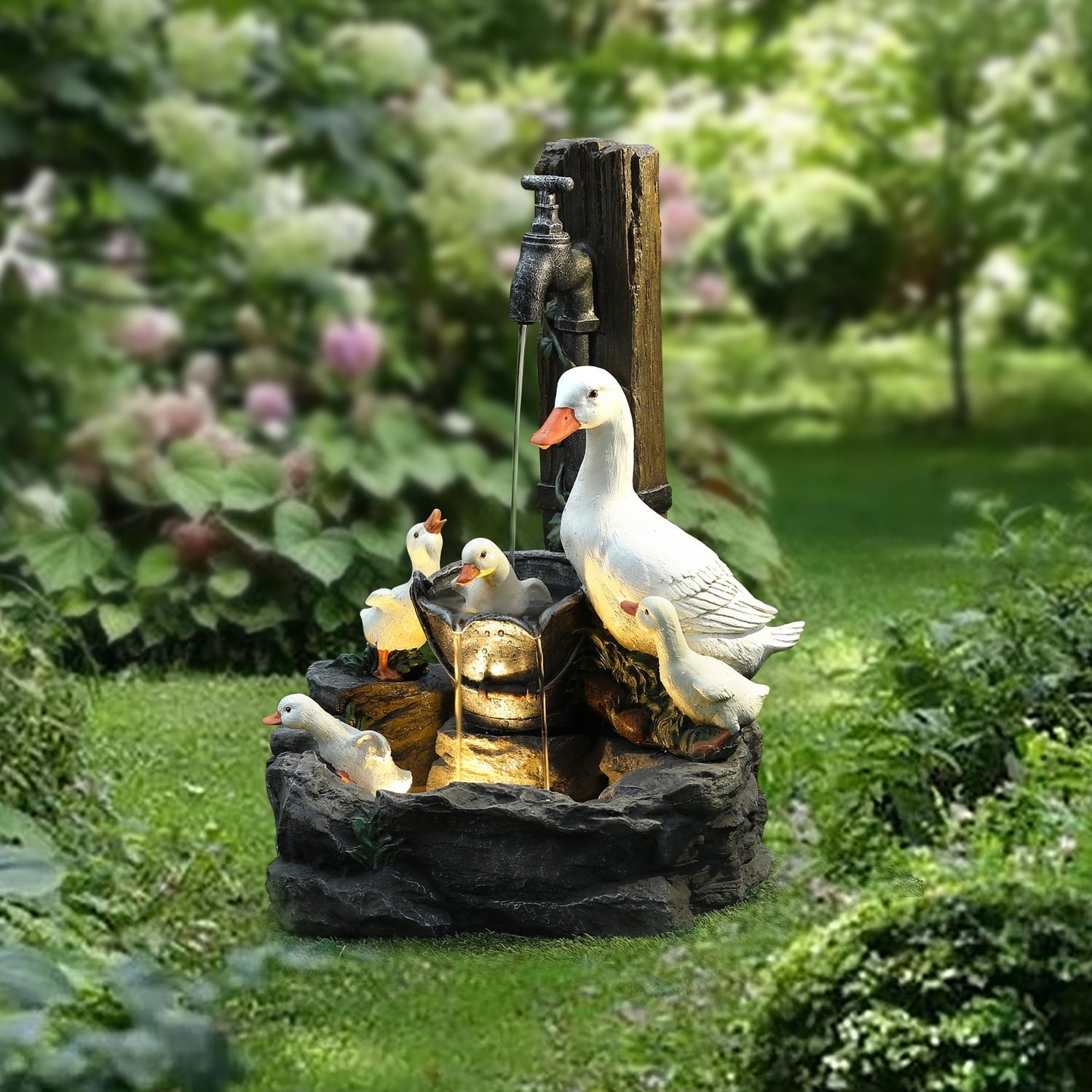 LuxenHome Resin Farmhouse Duck Family Outdoor Fountain