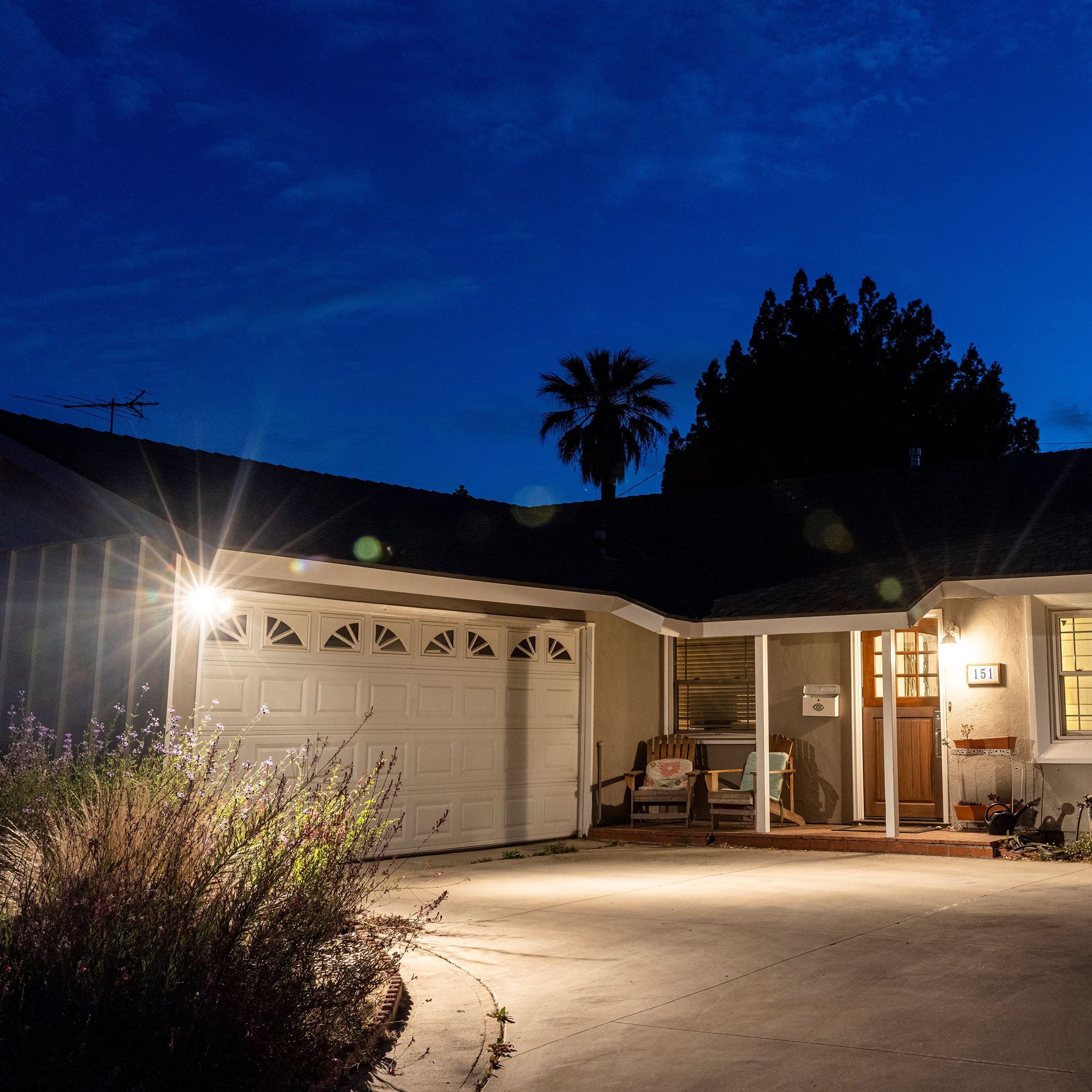 Feit Electric 2 Light Head White Tunable Smart Security LED Flood Light, 2000 Lumens,120° Beam Angle