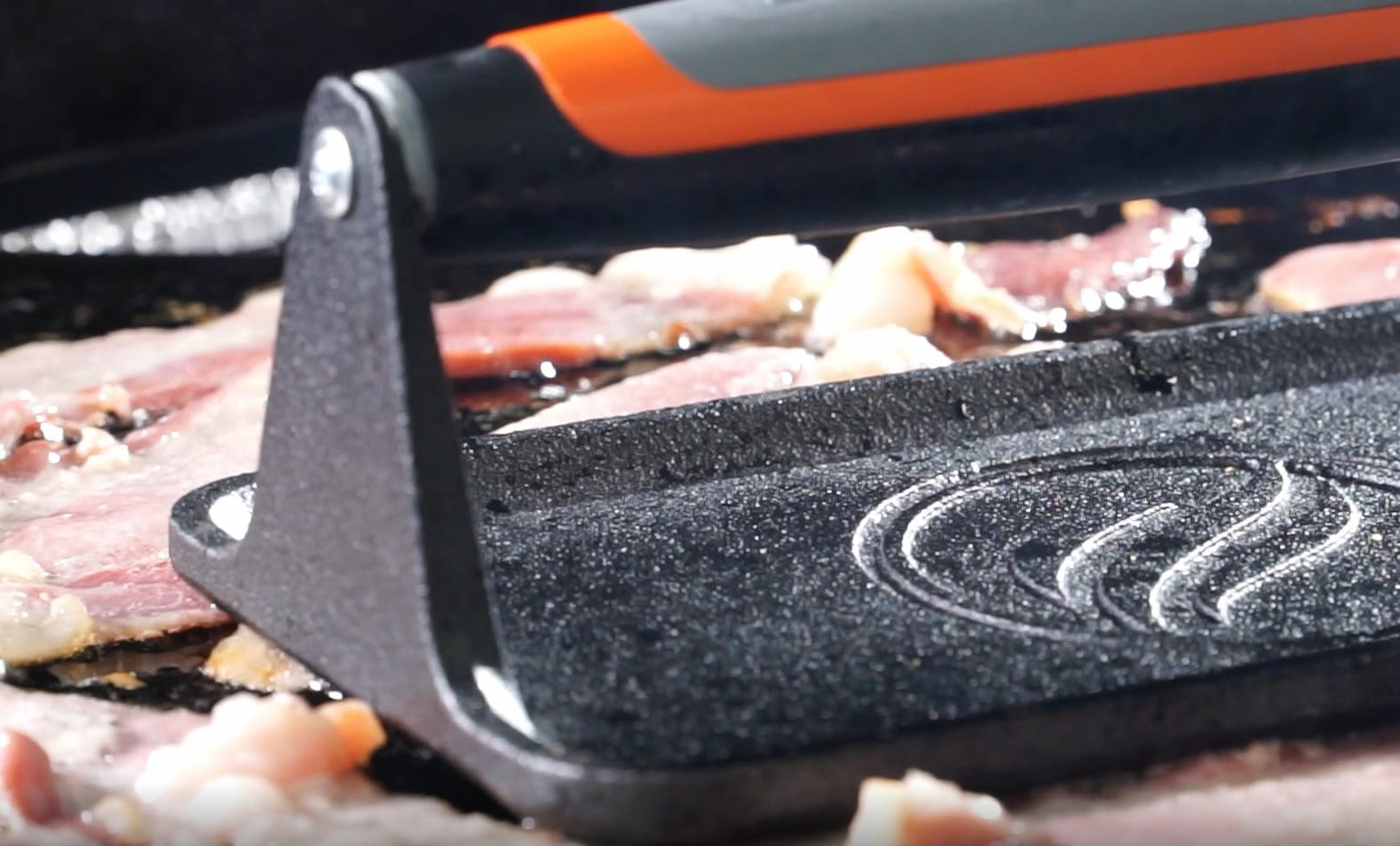 Blackstone Cast Iron Griddle Grill Press with Non-Slip Handle, Medium