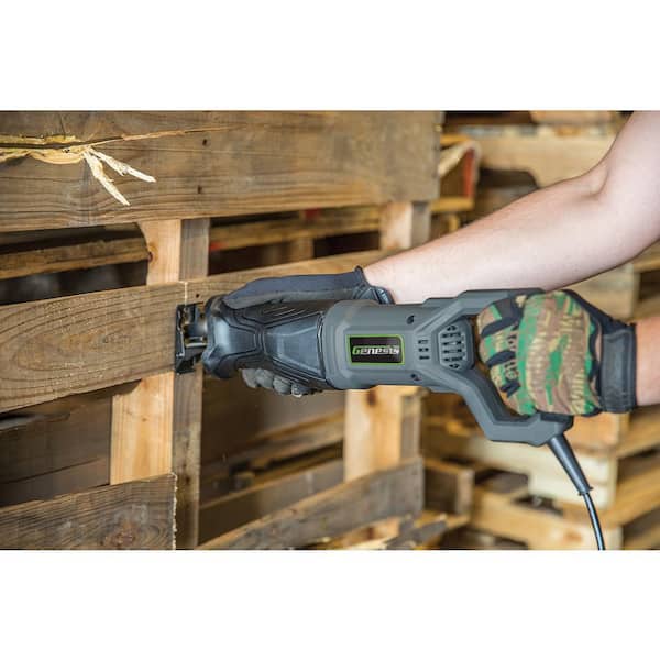 7.5 Amp Variable Speed Reciprocating Saw with Wood/Metal Cutting Blades, Quick Change and Adjustable Pivot Shoe