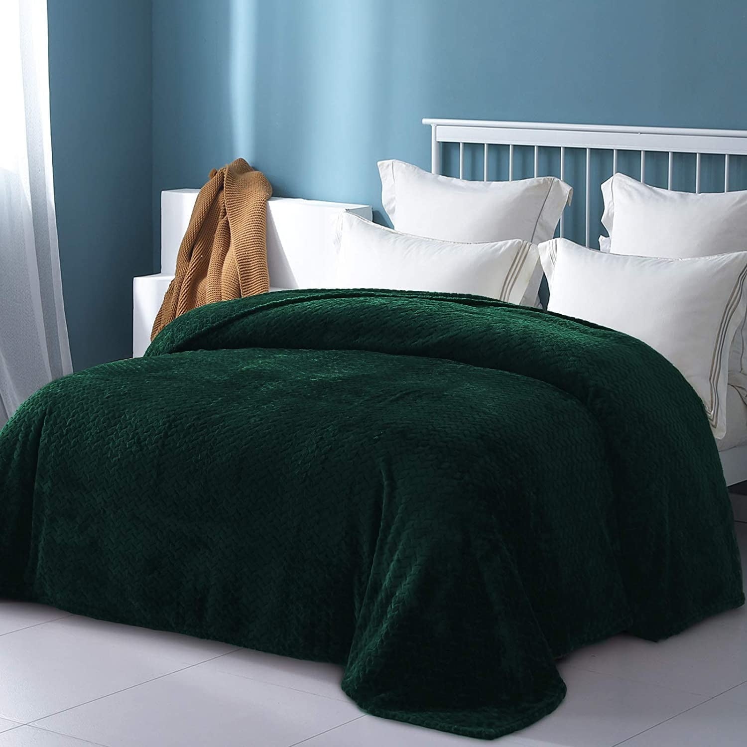 Exclusivo Mezcla Twin Size Jacquard Weave Leaves Pattern Flannel Fleece Velvet Plush Bed Blanket for Couch Bed Sofa (90