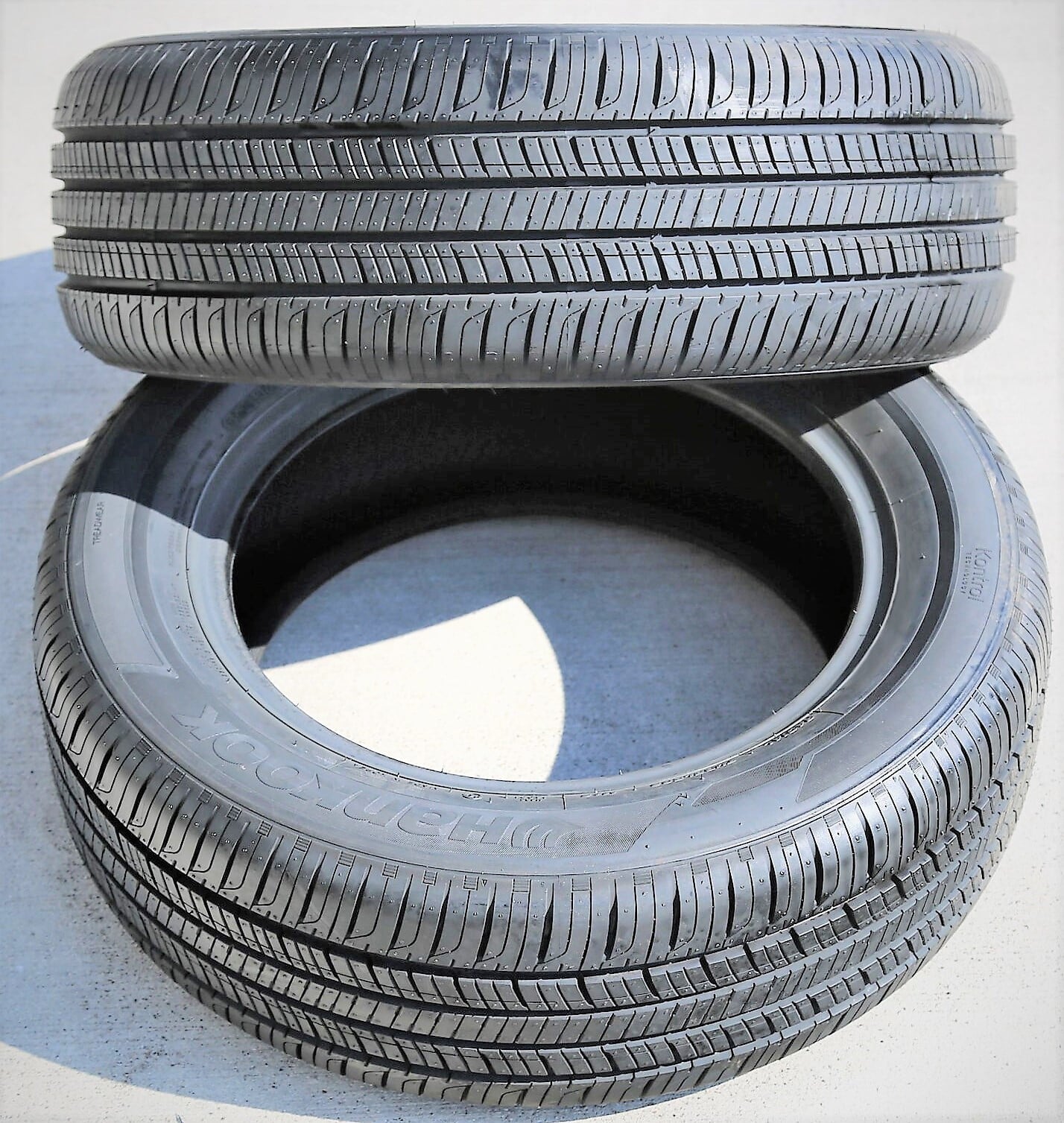 Kinergy GT (H436) All Season 235/45R18 94V Passenger Tire