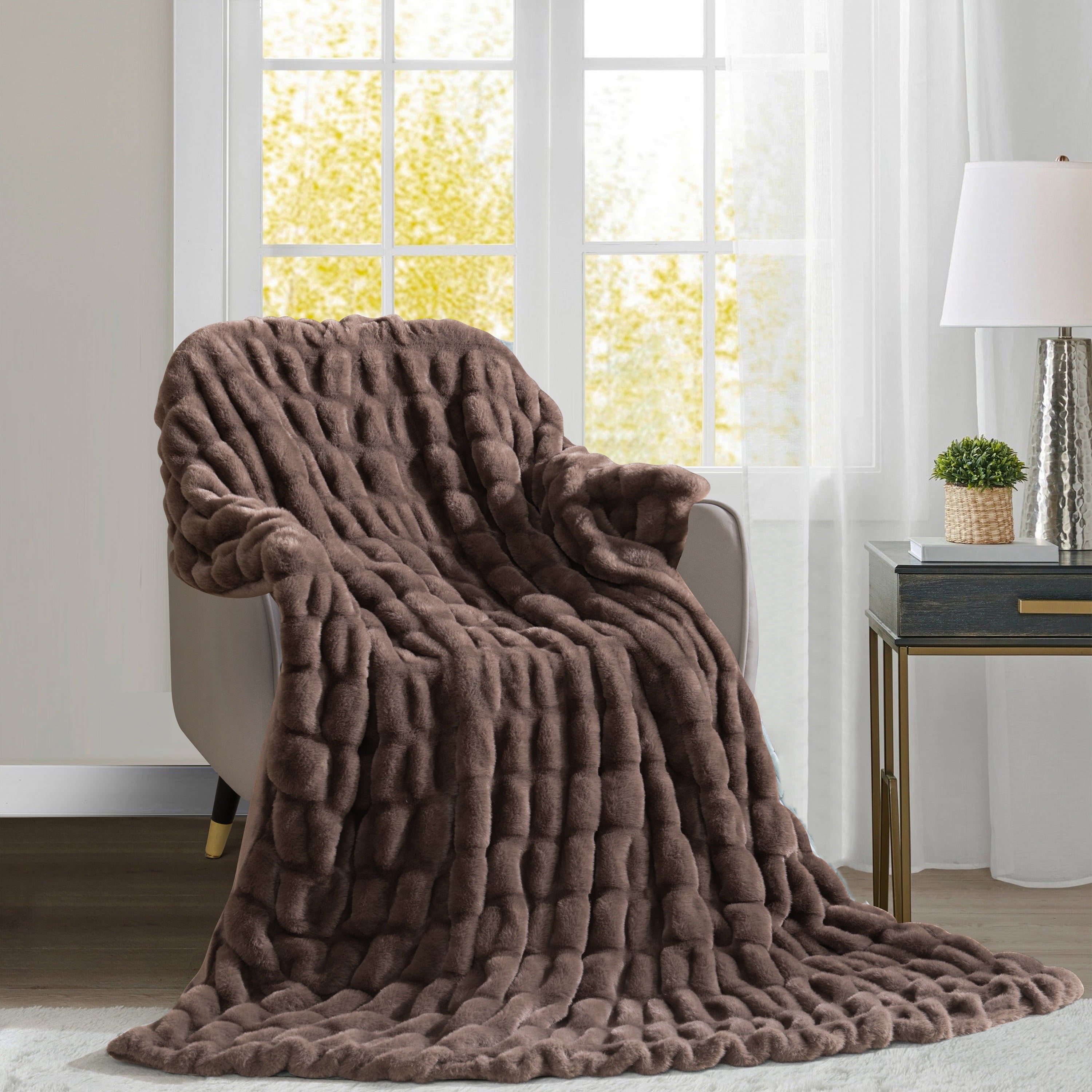 Better Homes & Gardens Dk Brown Polyester Faux Fur Reverse to Mink Throw Blanket, 50