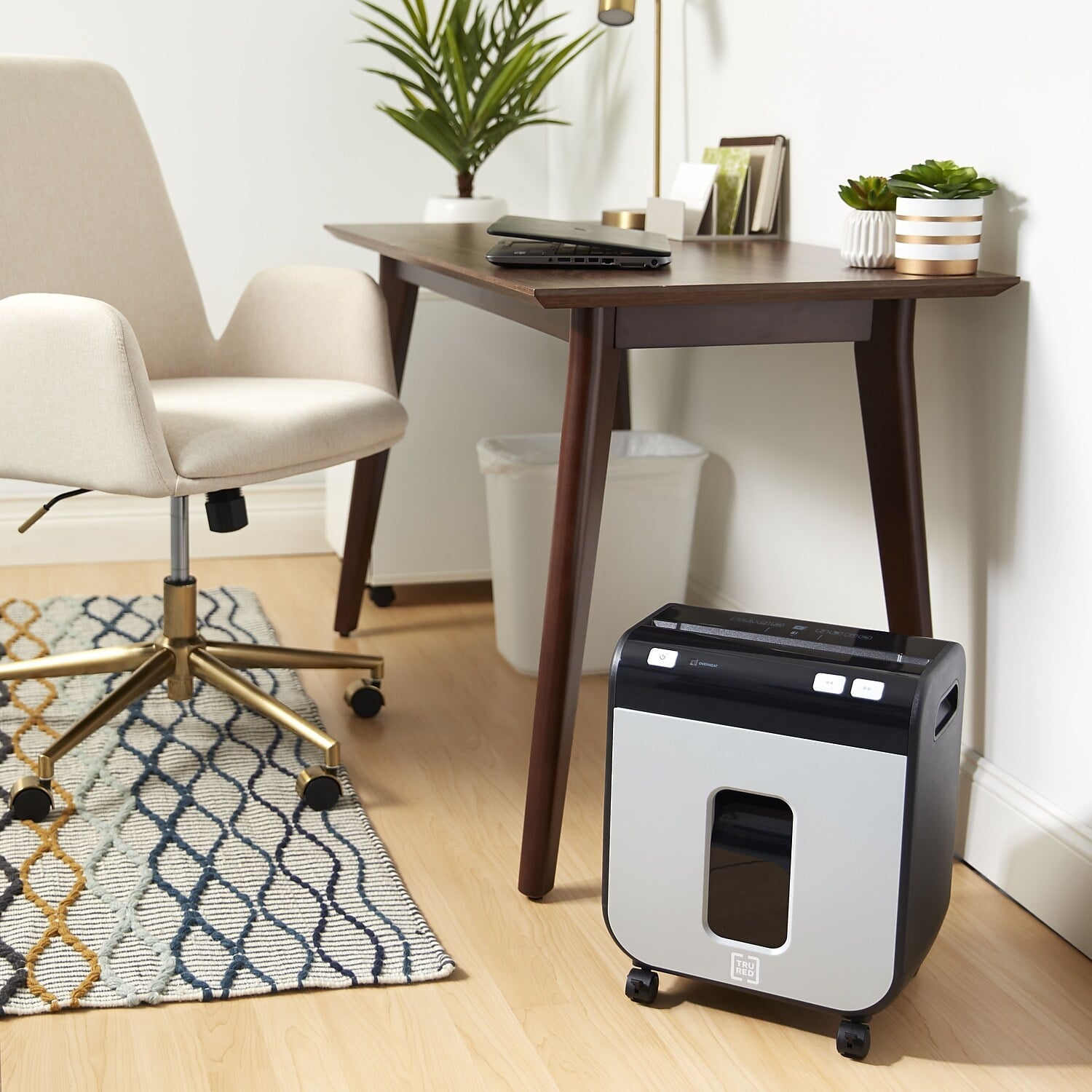 TRU RED 8-Sheet Micro-Cut Personal Shredder (TR-BMC8A)