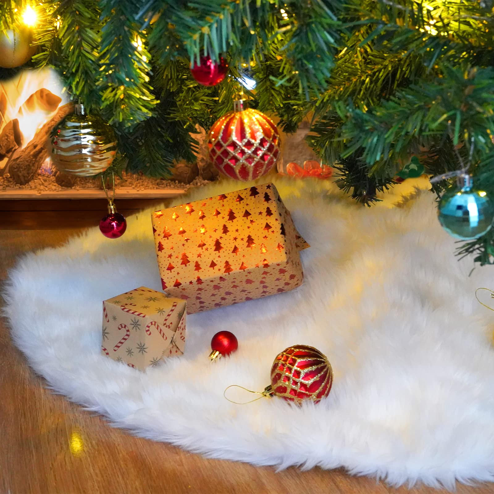 30 Inch Upgraded Faux Fur Christmas Tree Skirt Snowy White Plush Skirt for Merry Christmas Party Holiday Christmas Tree Decoration