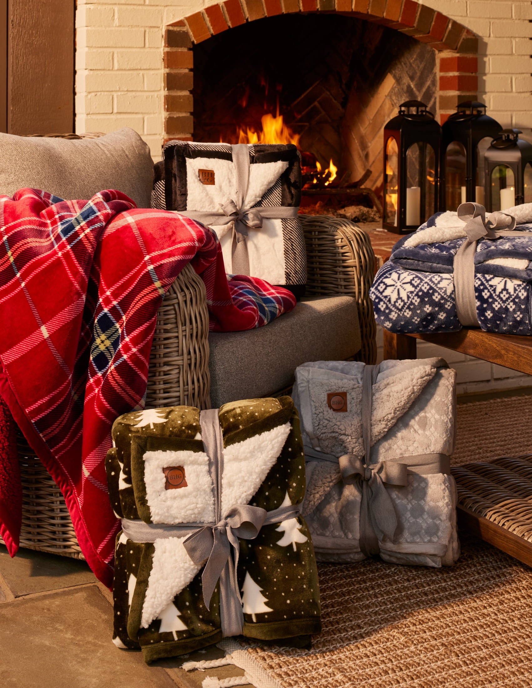 Better Homes & Gardens Printed Reverse Faux Shearling Throw, Silver Solid Embossed, 50