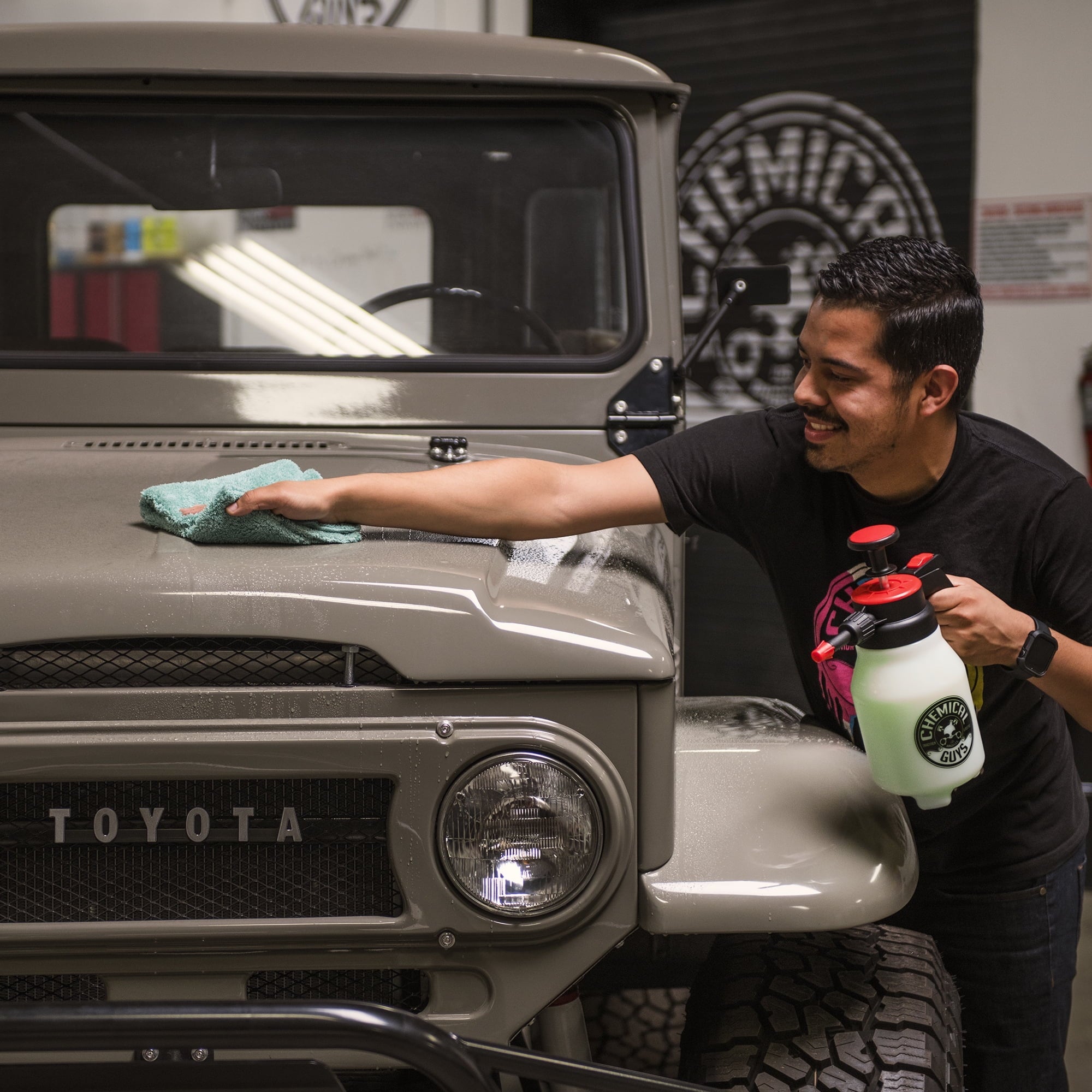 Chemical Guys 50 Ounce Mr. Sprayer Full Function Pressure Atomizer & Pump Sprayer