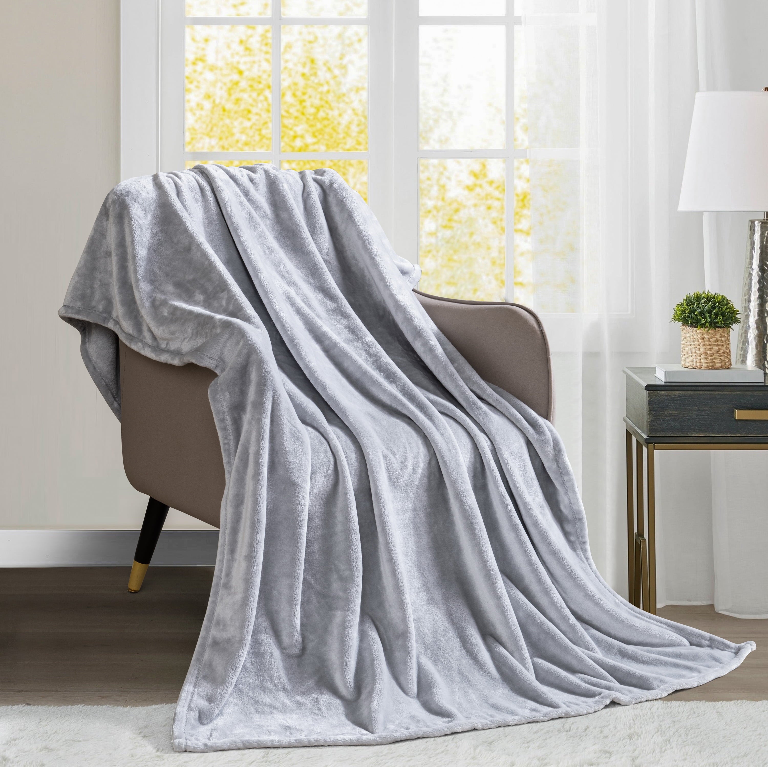 Better Homes & Gardens Polyester Velvet Plush Throw, Soft Silver, 50