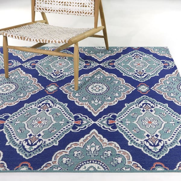 Teal 8 x 10 Medallion Indoor/Outdoor Area Rug