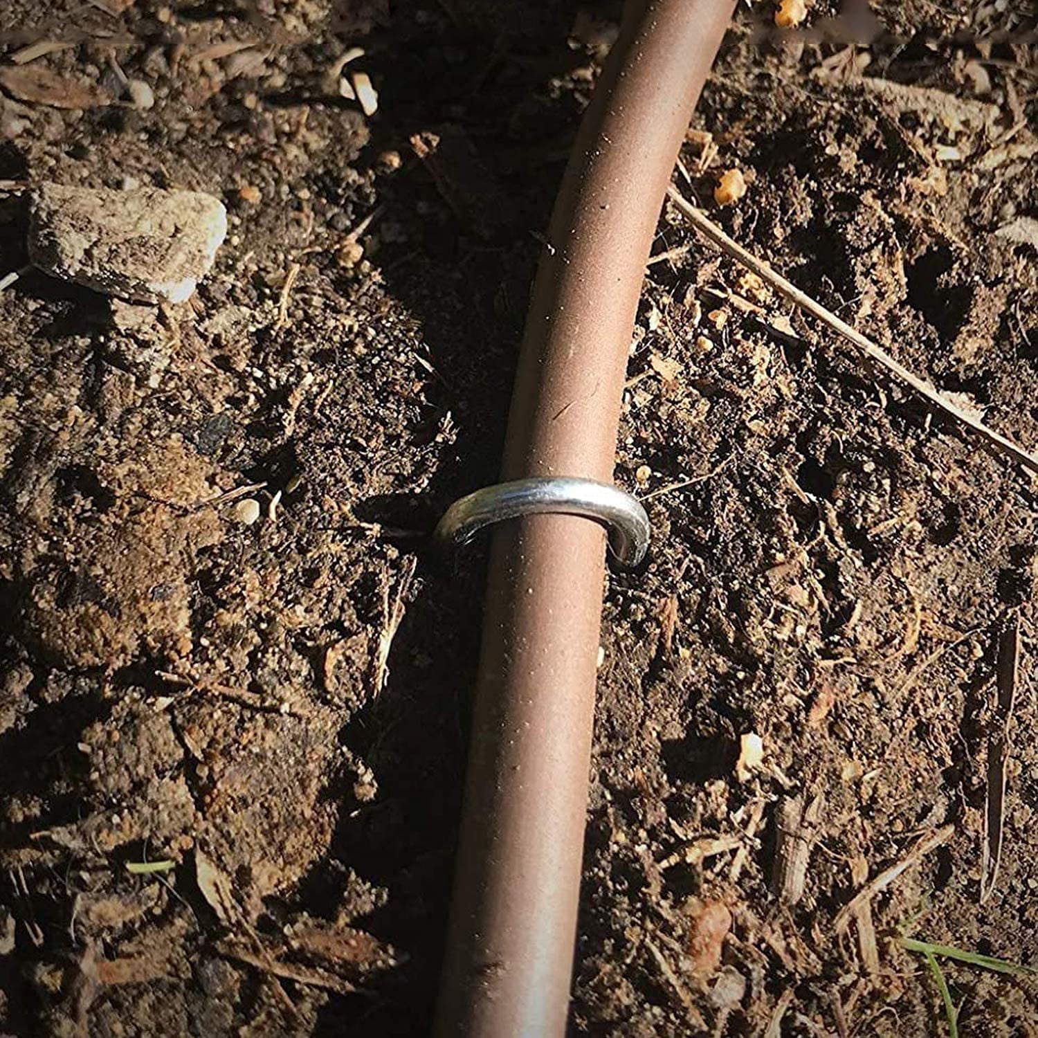 AAGUT 16 Pack Garden Landscape Staples 6 Inch Soaker Hose Stakes 11 Gauge Drip Line Irrigation Stakes Water Hose Hooks Galvanized Lawn U Pins Sod Nails