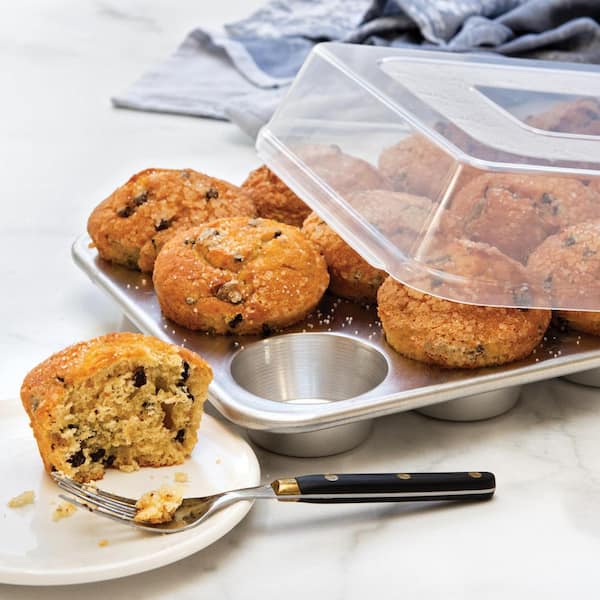 12-Cup Muffin Pan with High-Domed Lid