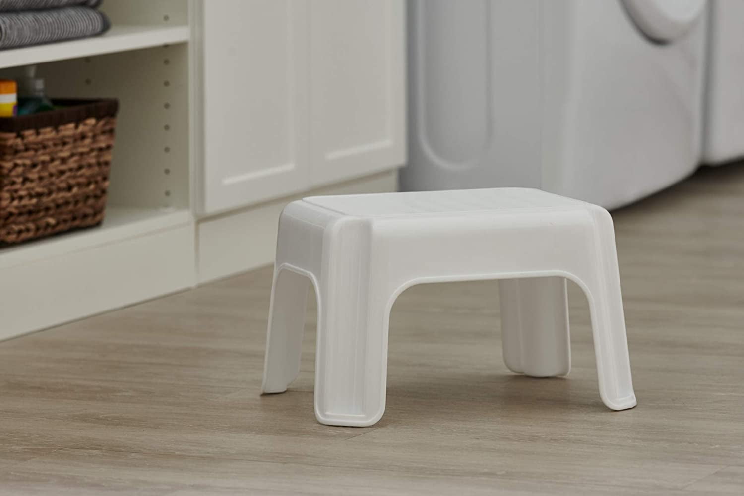 Rubbermaid Basic 1-Step Stool, White