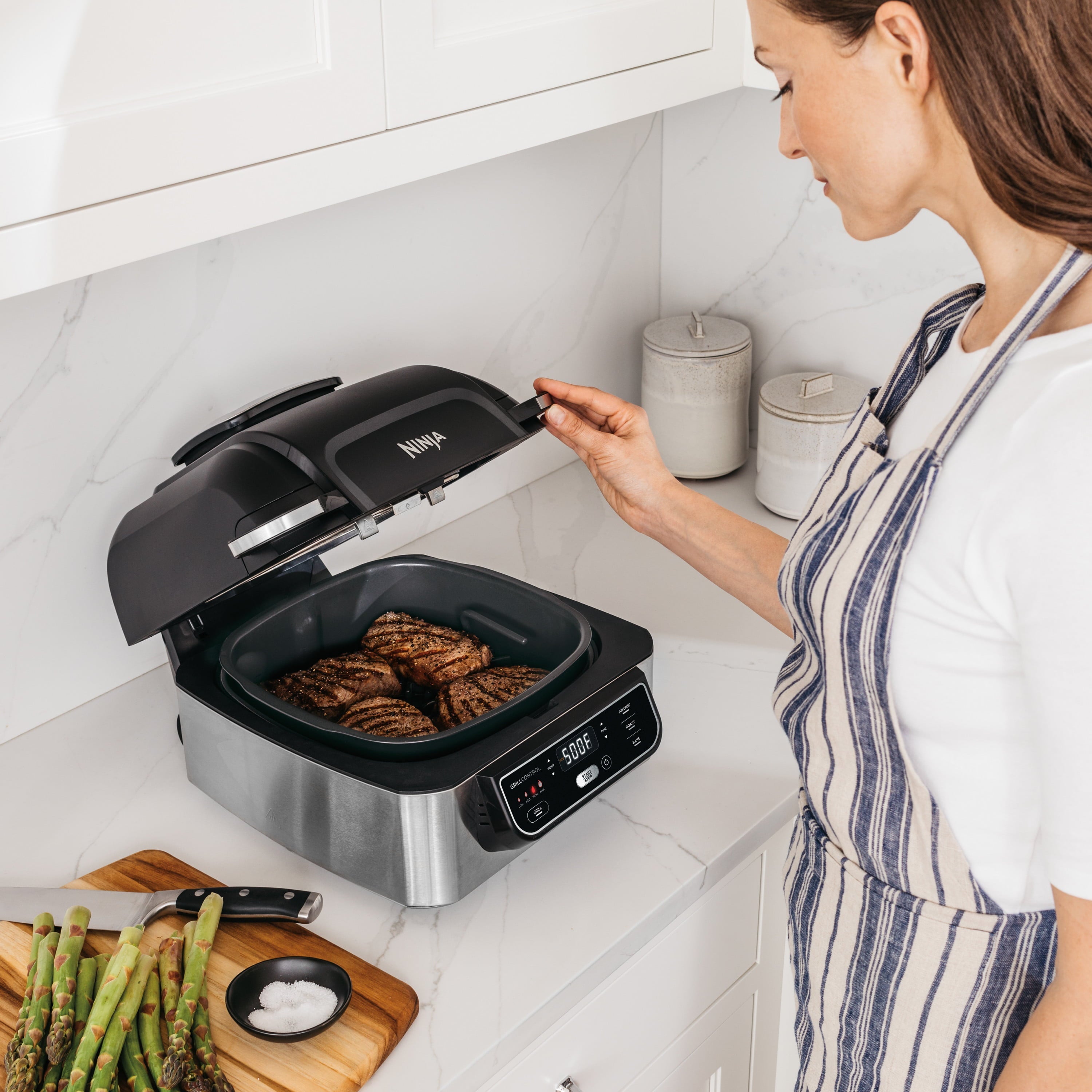Foodi? 4-in-1 Indoor Grill with 4-Quart Air Fryer, Roast, & Bake, AG300
