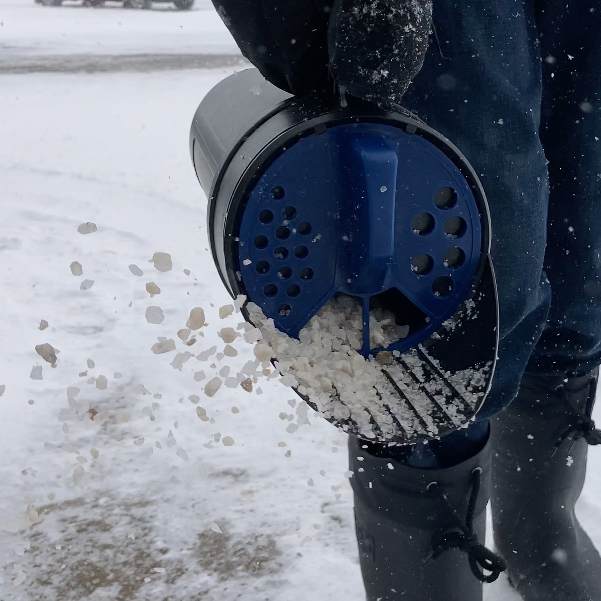 Chapin 8743A Hand Ice Melt, Salt, and Seed Spreader