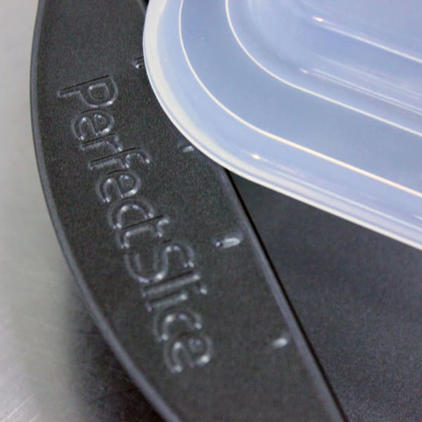 Perfect Slice Carbon Steel Cake Pan with Slicing Tool