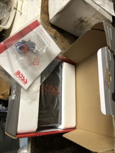 Boss Riot R1004 4 Channel 400 Watt Max Amplifier (New)