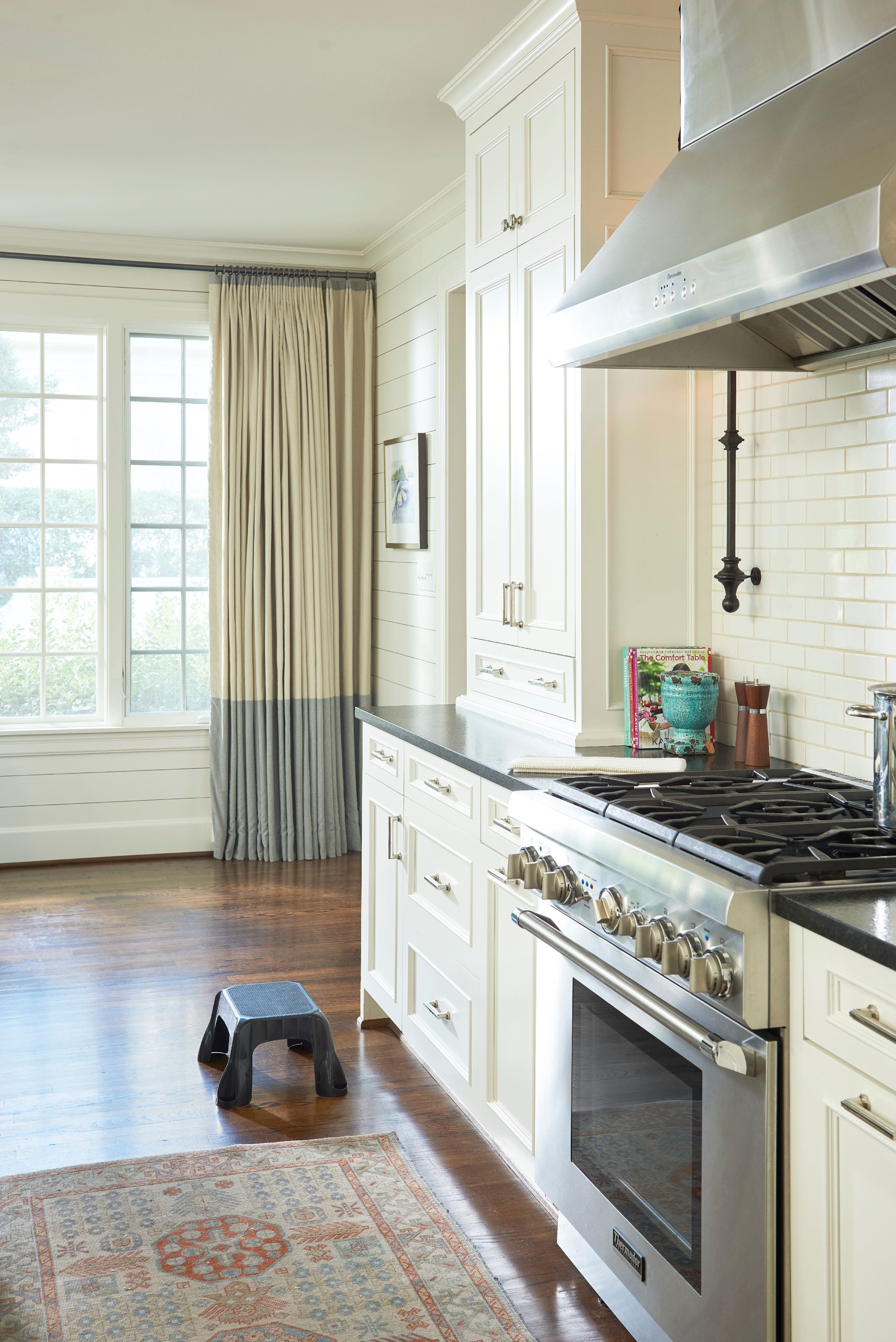 Rubbermaid Plastic Step Stool, In-Mold Tread, 1-Step, Gray