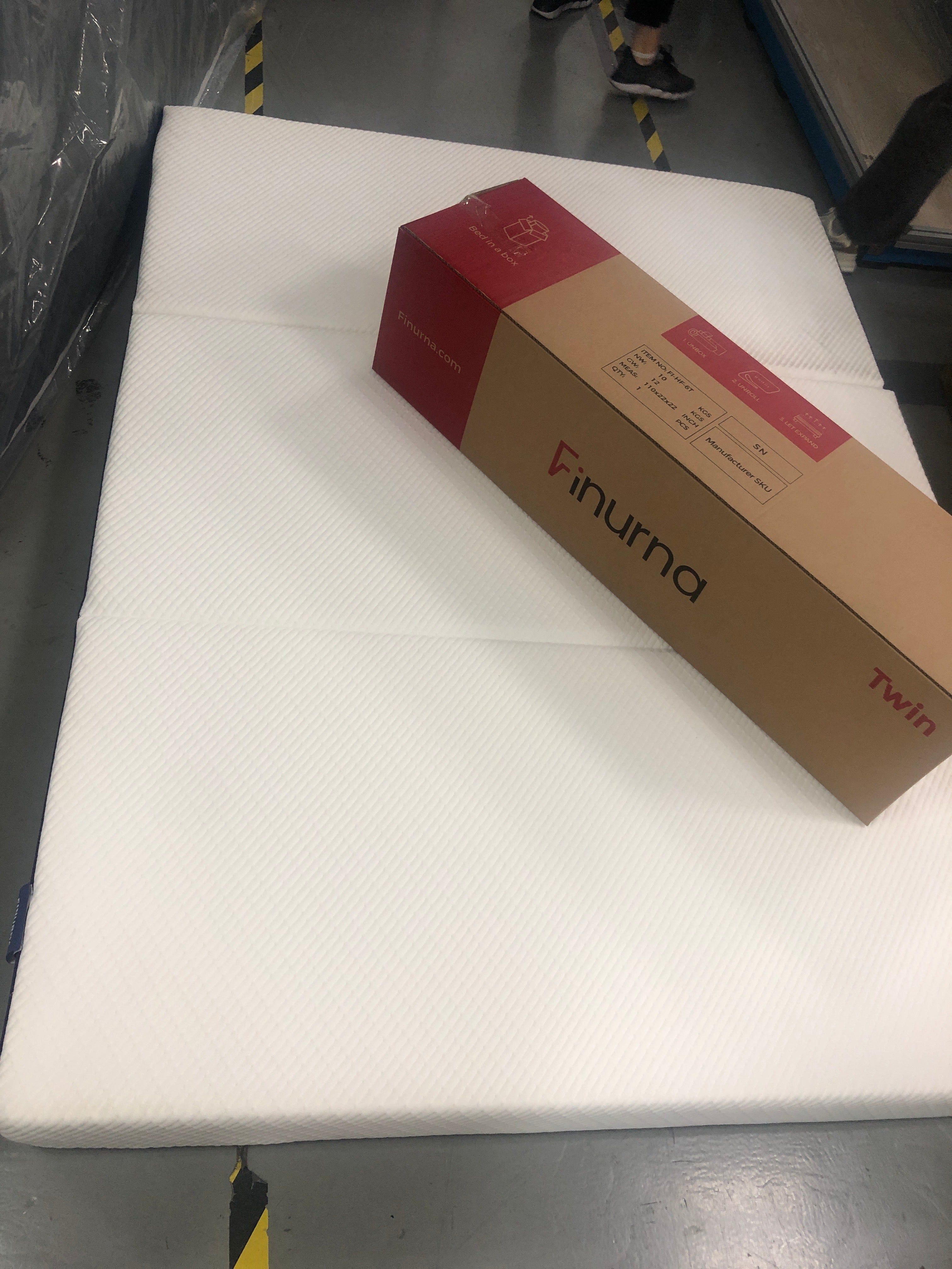 Finurna 8Inch Trifold Memory Foam Mattress in a box