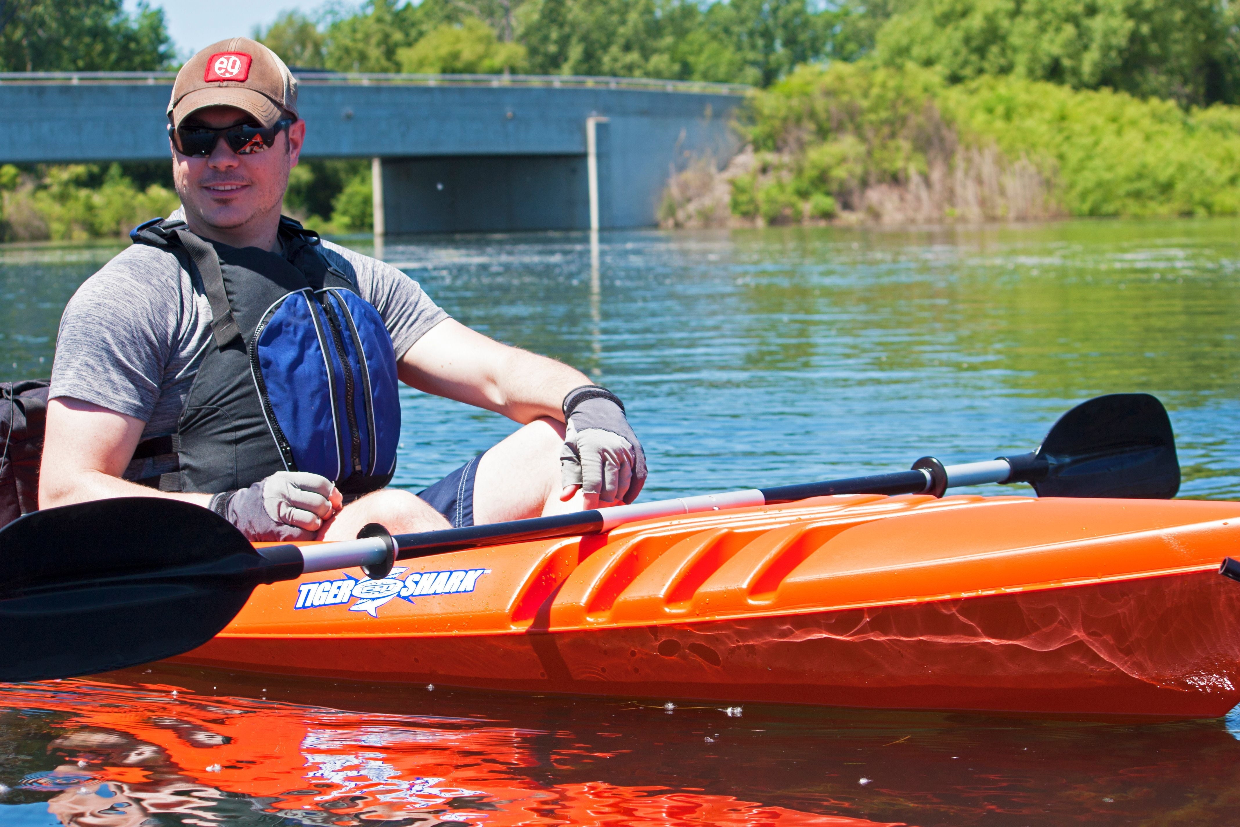 ESP 220cm 2-Piece Locomotion Kayak Paddle – Ovalized Aluminum and Polypropylene – 3 Positions Feathering – Silver/Black