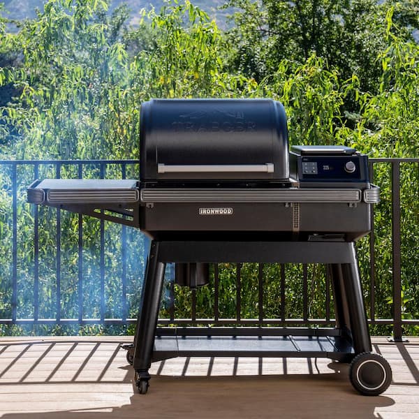 Ironwood Wi-Fi Pellet Grill and Smoker in Black