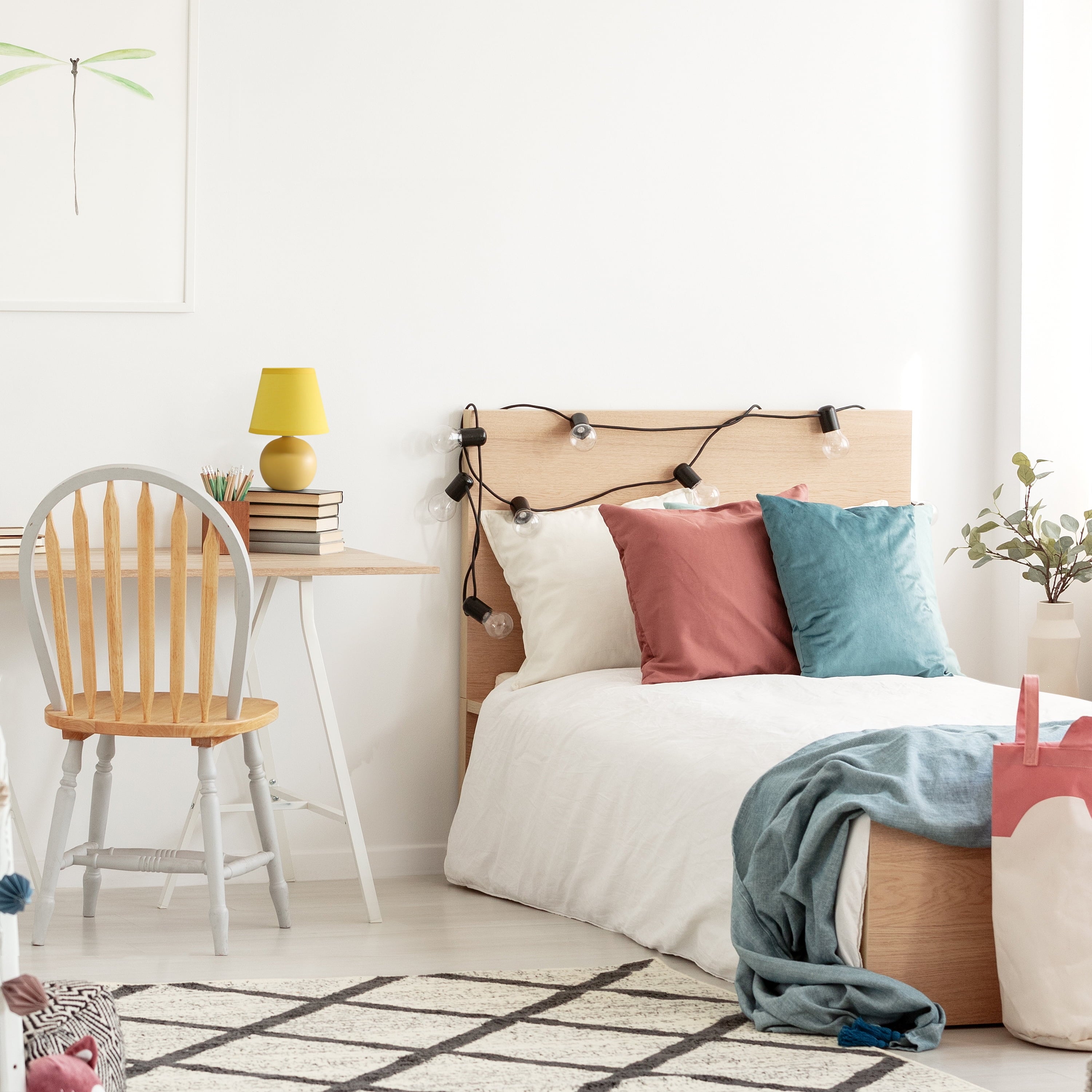 Simple Designs Ceramic  Globe Table Lamp