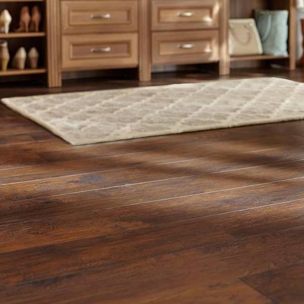 Saratoga Hickory 7 mm T x 7.6 in. W Laminate Wood Flooring (24.2 sqft/case)