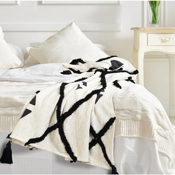 Avant Garde Black/White 50 in. x 60 in. Geometric Diamond Tassel Cotton Throw Blanket