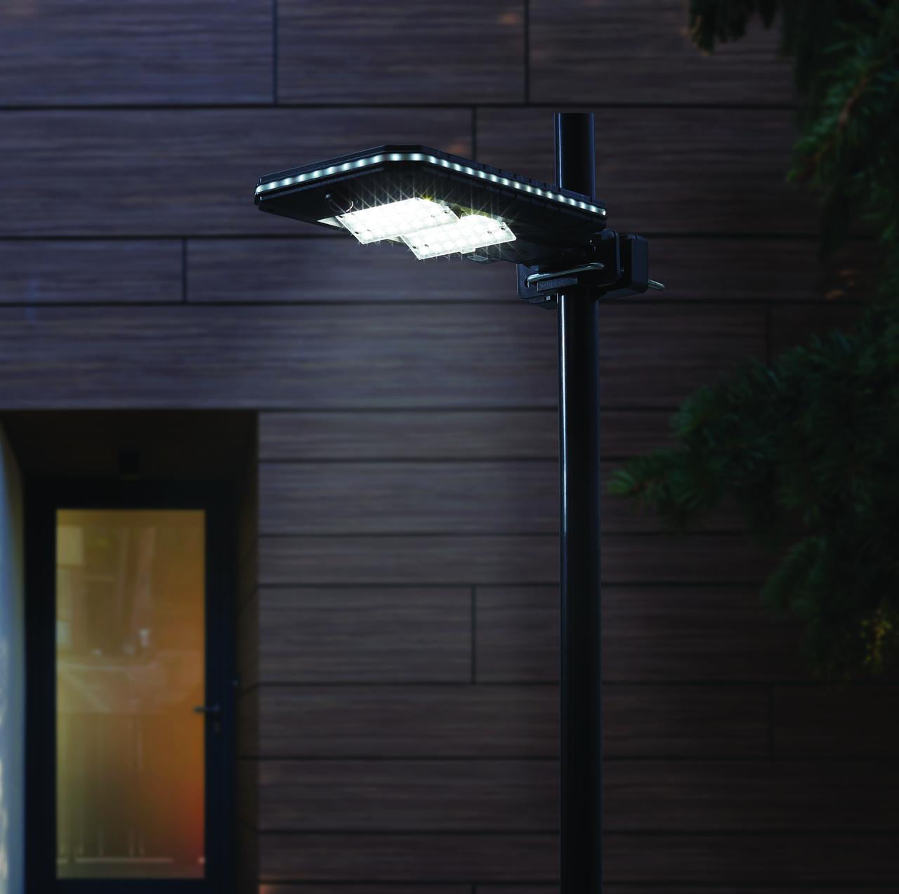 Hyper Tough 1000 Lumen LED Solar Street Light with Standby Lighting Mode Light Band