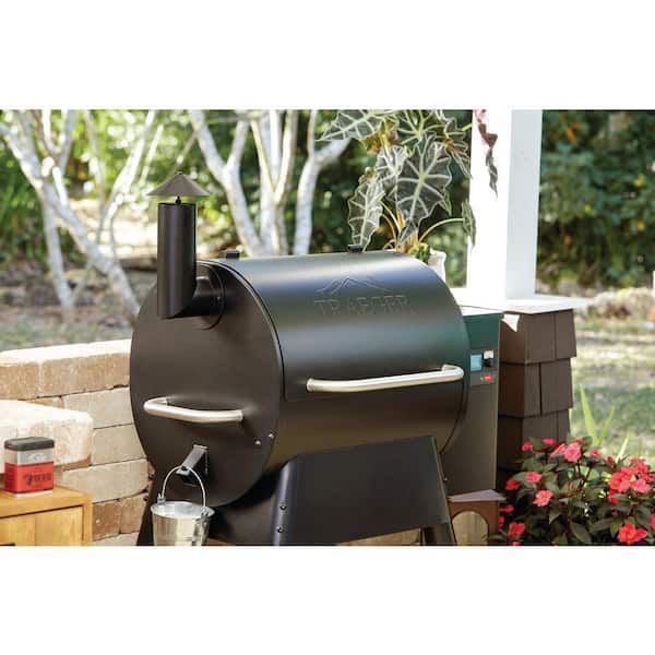 Pro 575 Wifi Pellet Grill and Smoker in Black