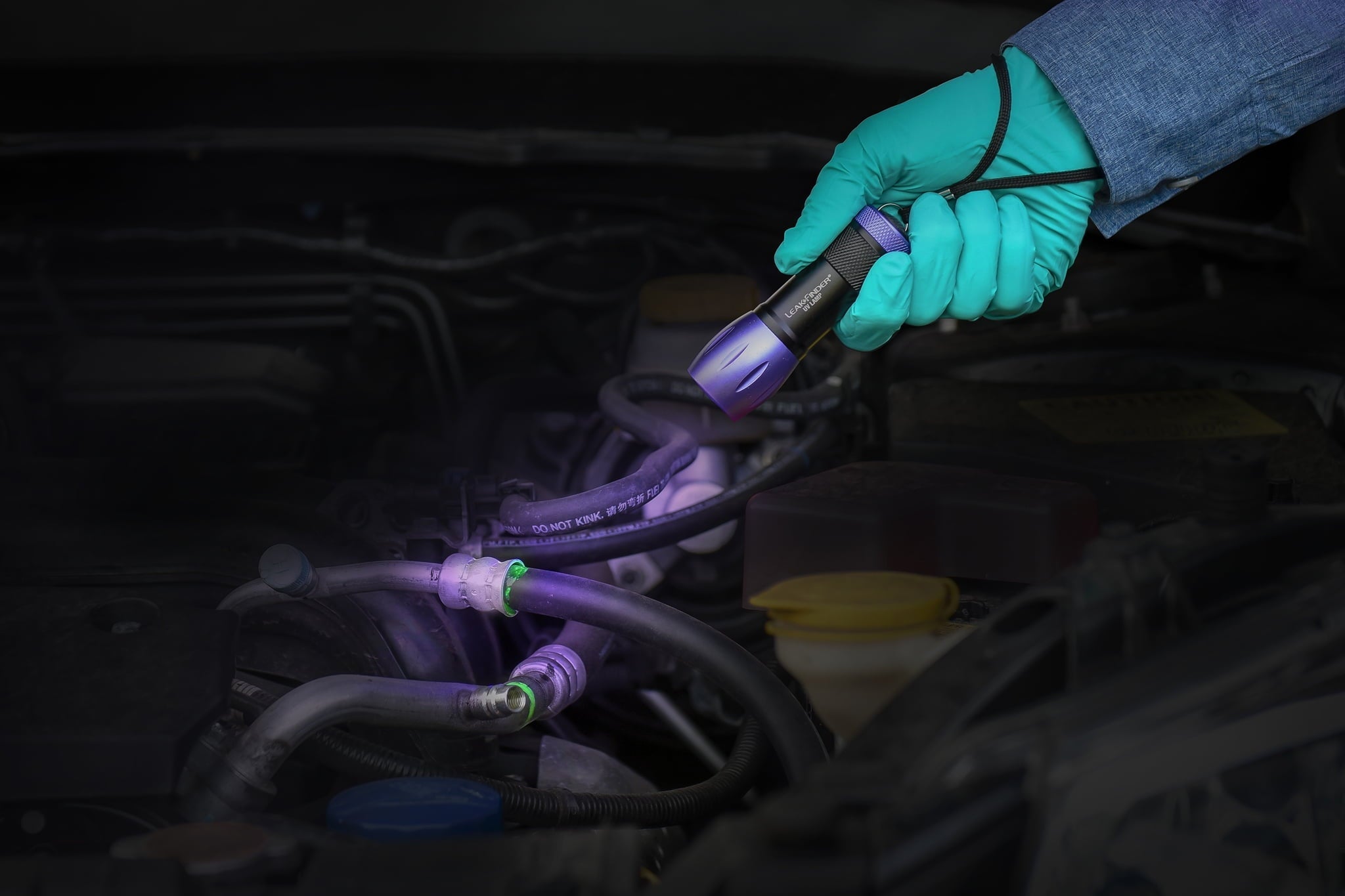 LeakFinder LF1001CS Automotive Universal Air Conditioner Refrigerant Leak Detection Dye, Services R134a, R-1234yf Systems, 1oz AC Fluorescent Dye Bottle