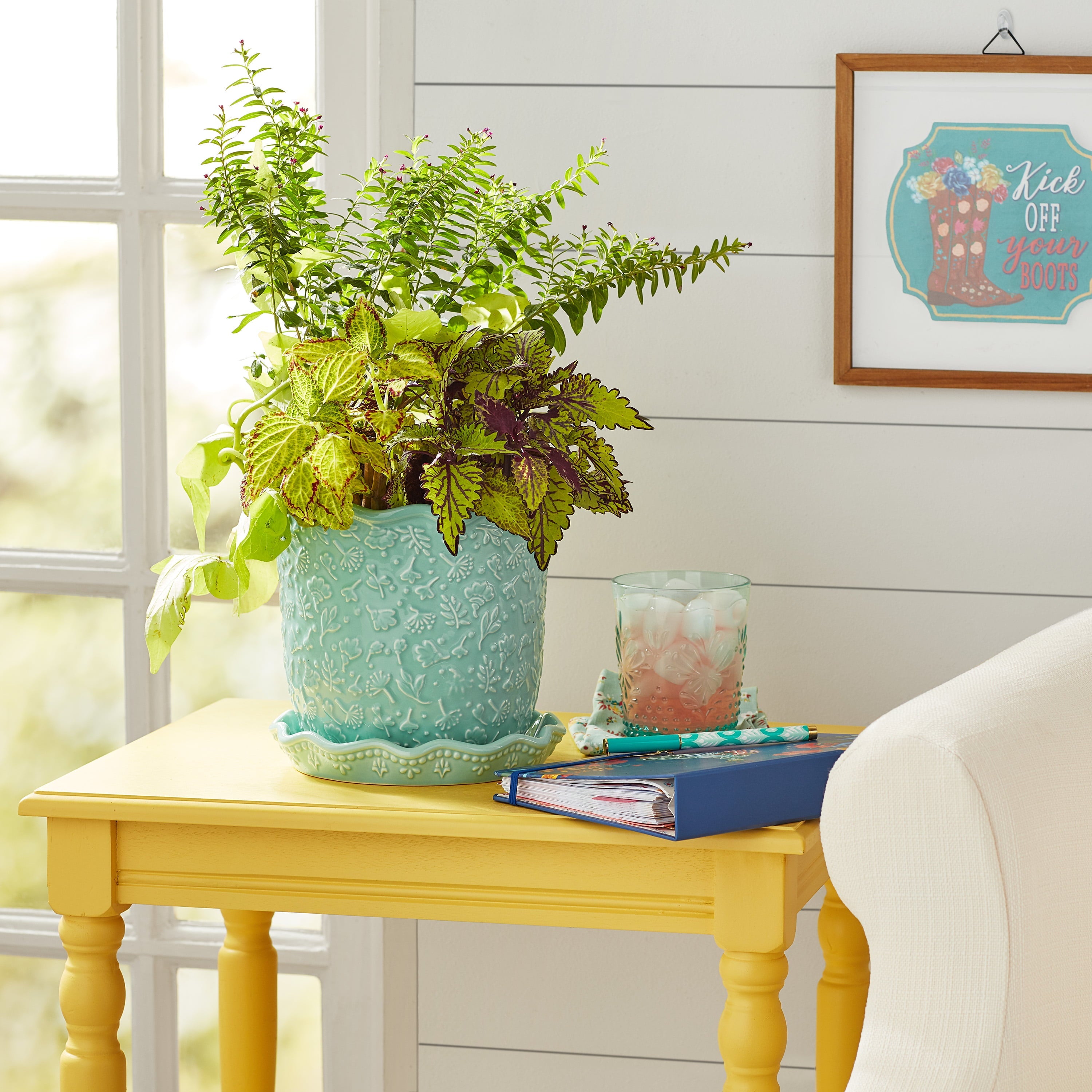 The Pioneer Woman Embossed Daisy Teal Planter, 8 in, Stoneware