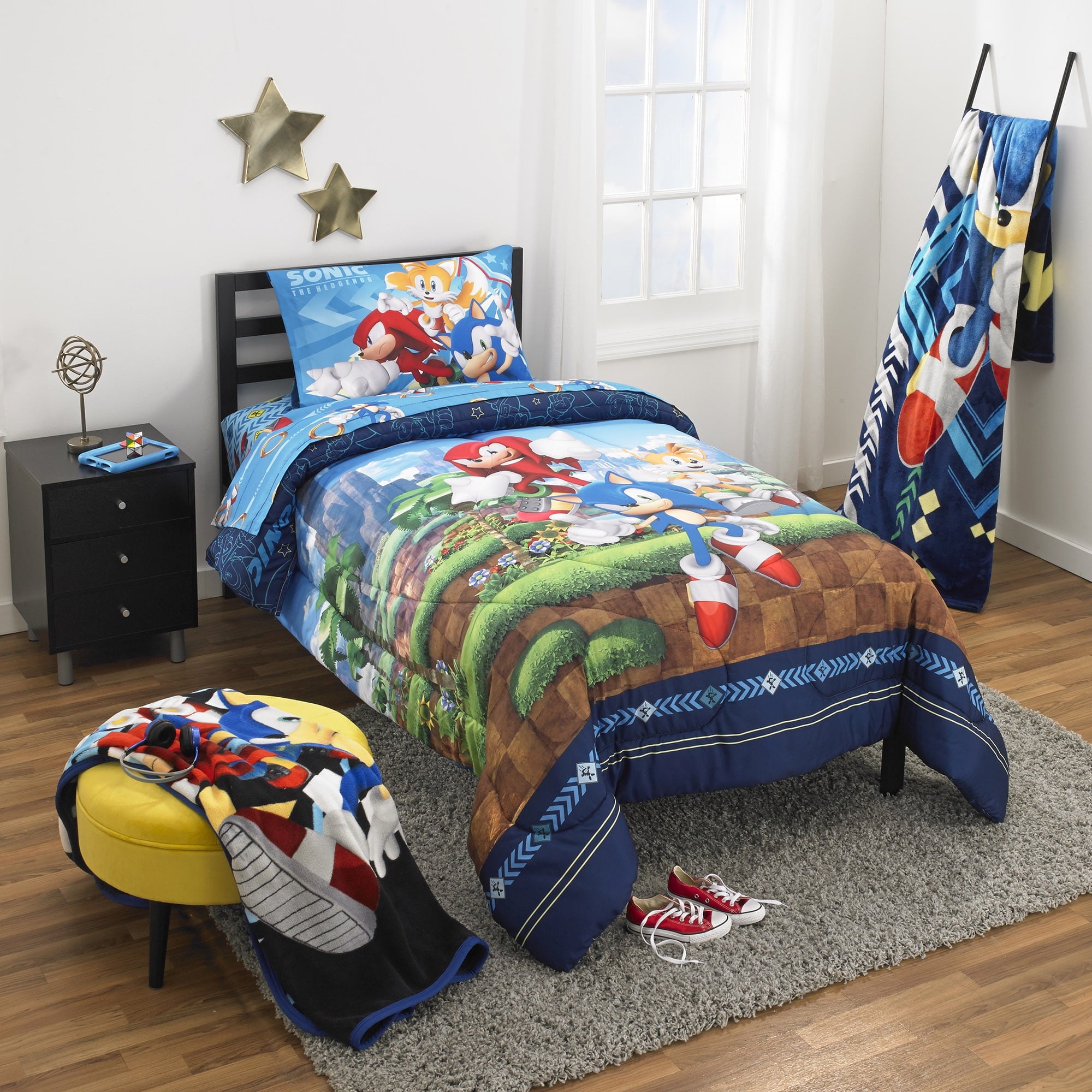 Sonic the Hedgehog Kids Fleece Throw Blanket, 46 x 60, Gaming Bedding, Black, Sega