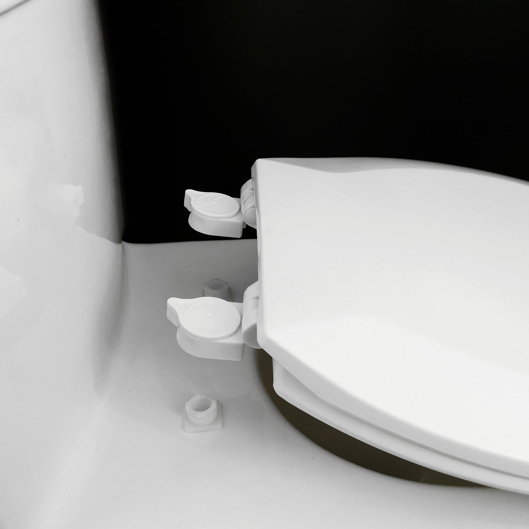 Mainstays White Round Plastic Toilet Seat, Easy off