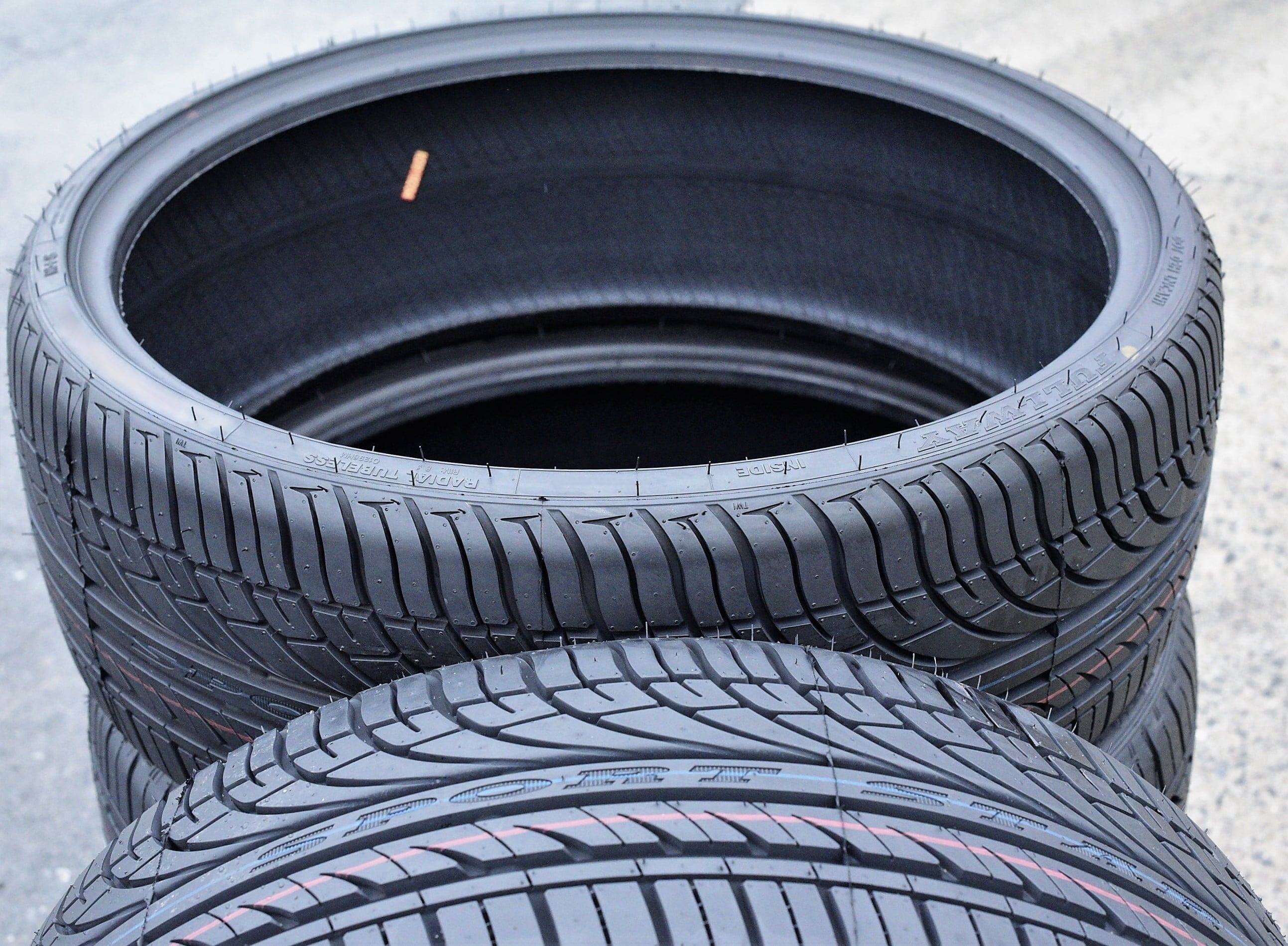 Fullway HP108 305/35R24 112V XL AS A/S Performance Tire