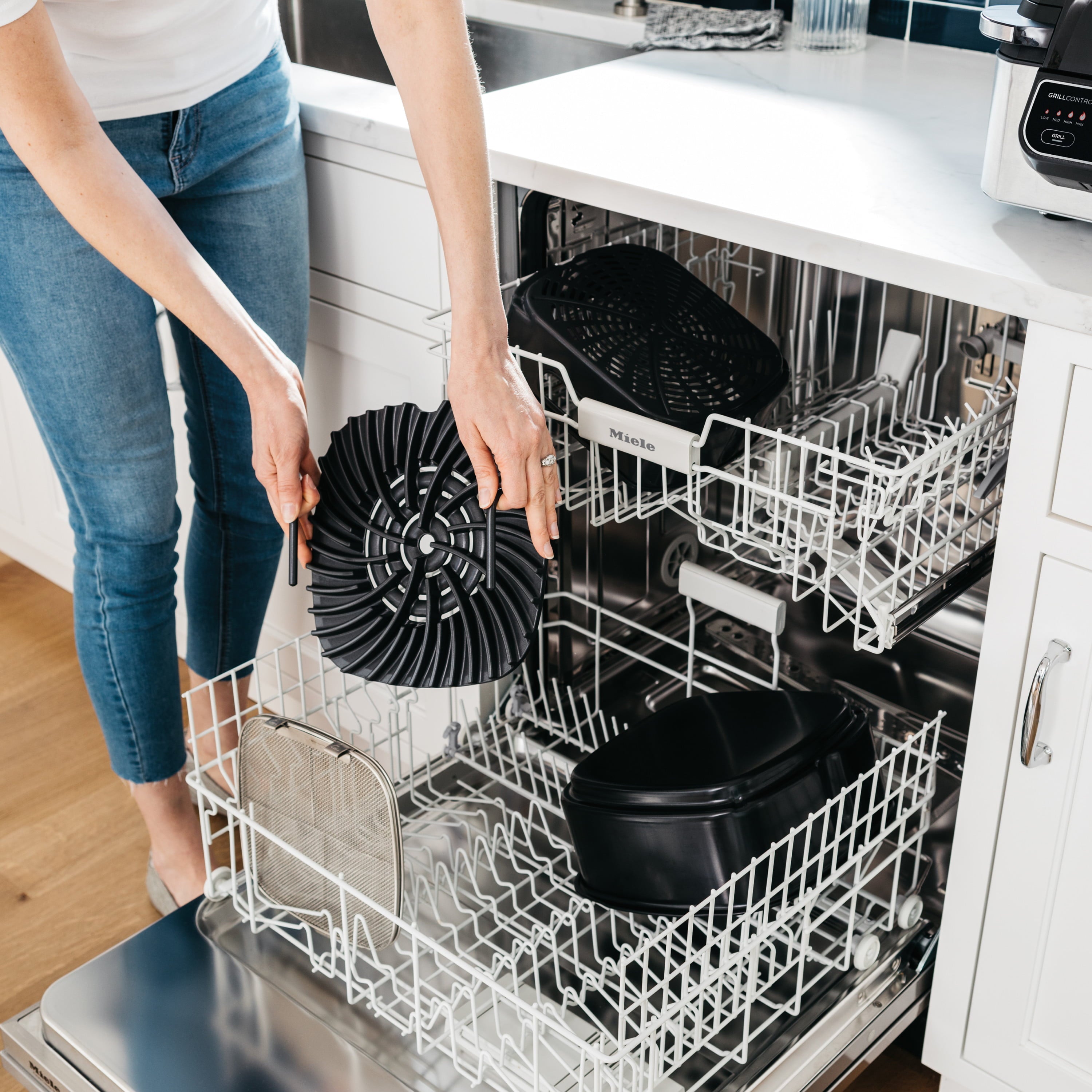 Foodi? 4-in-1 Indoor Grill with 4-Quart Air Fryer, Roast, & Bake, AG300