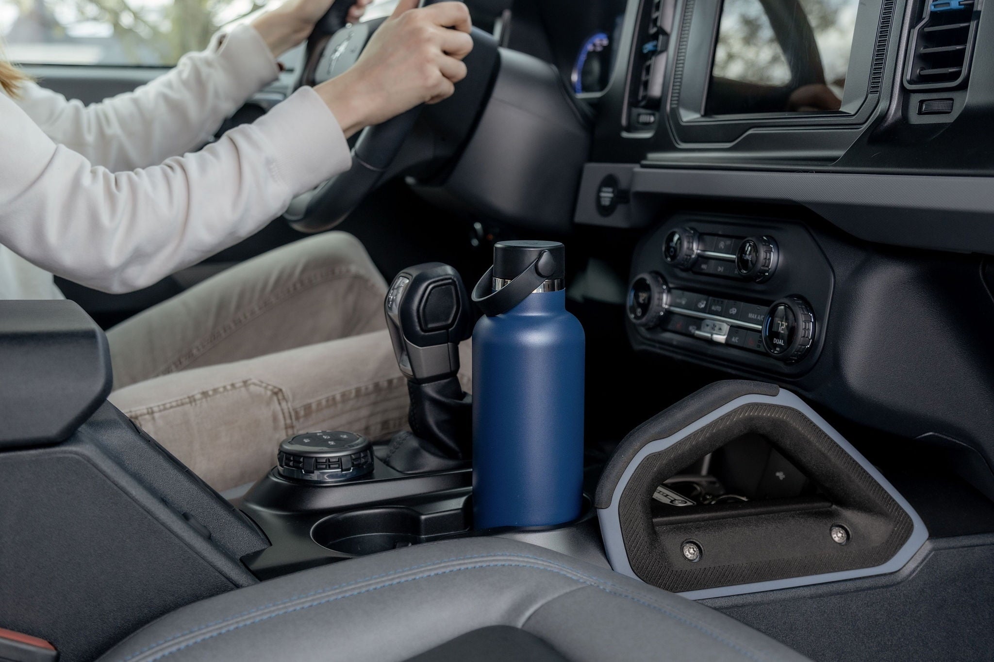 Ozark Trail 24 fl oz Blue Insulated Stainless Steel Water Bottle, Twist Cap with Loop Handle