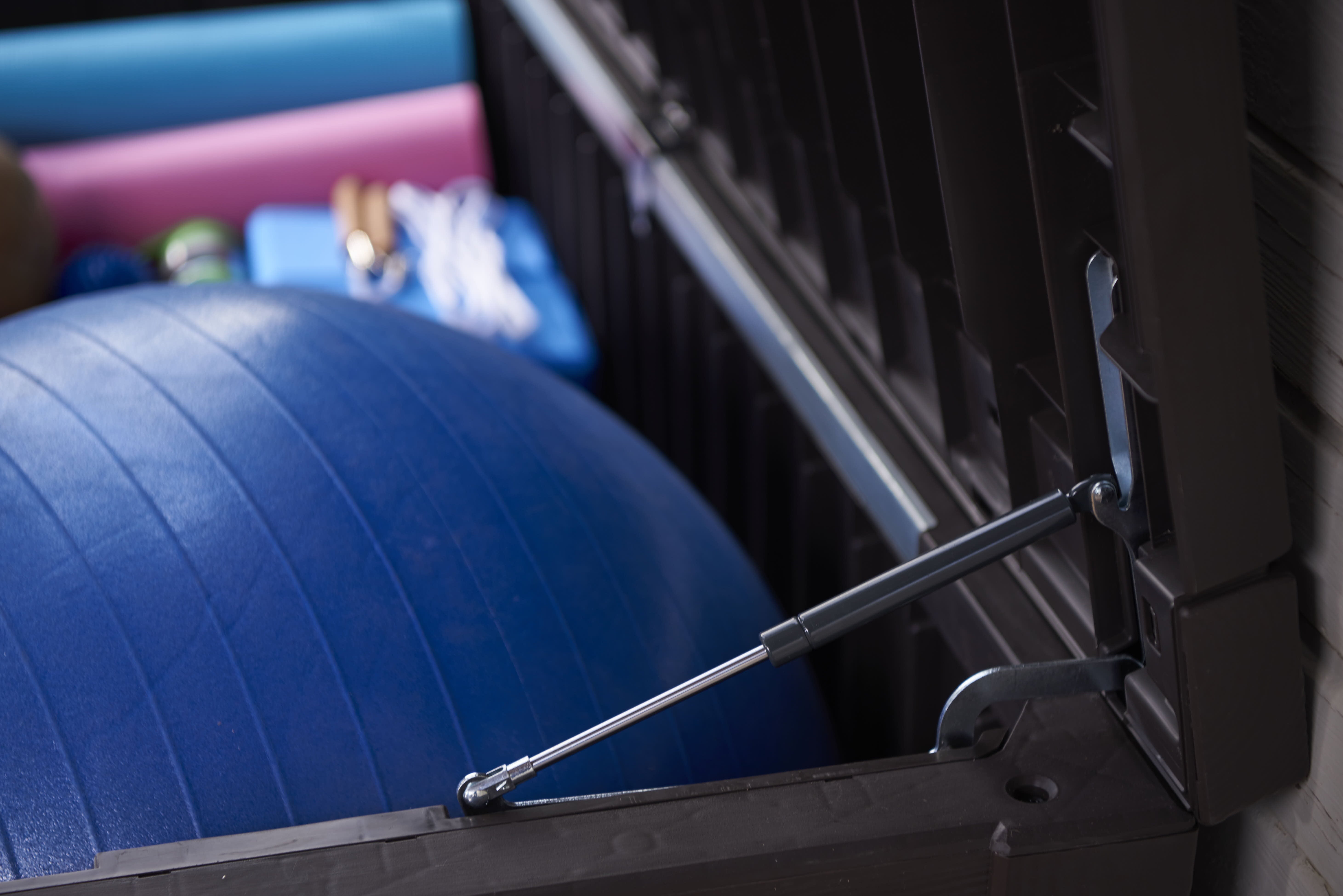 Keter Eastwood 150 Gallon Deck Box, Resin Wood Look Brown