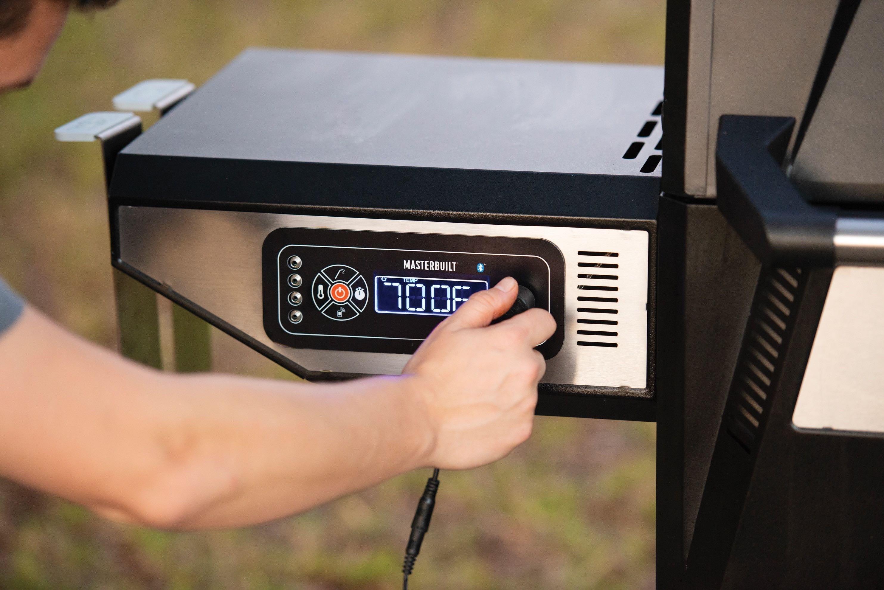 Gravity Series 560 Digital Charcoal Grill and Smoker Combo