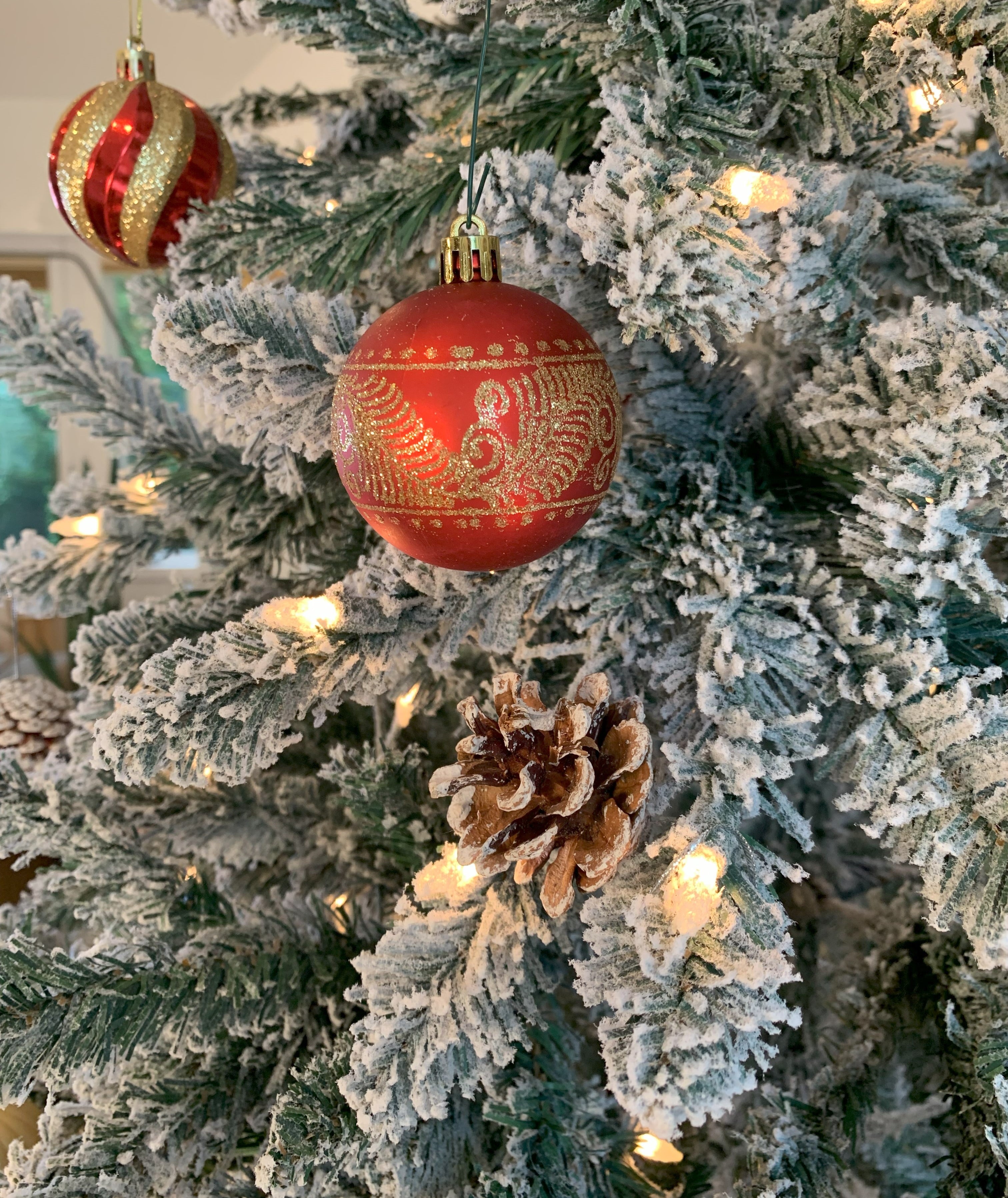 Flexible Flyer 7.5 Ft Flocked Christmas Tree Prelit. Wide White Snow Frosted Fat Xmas Fir with Lights