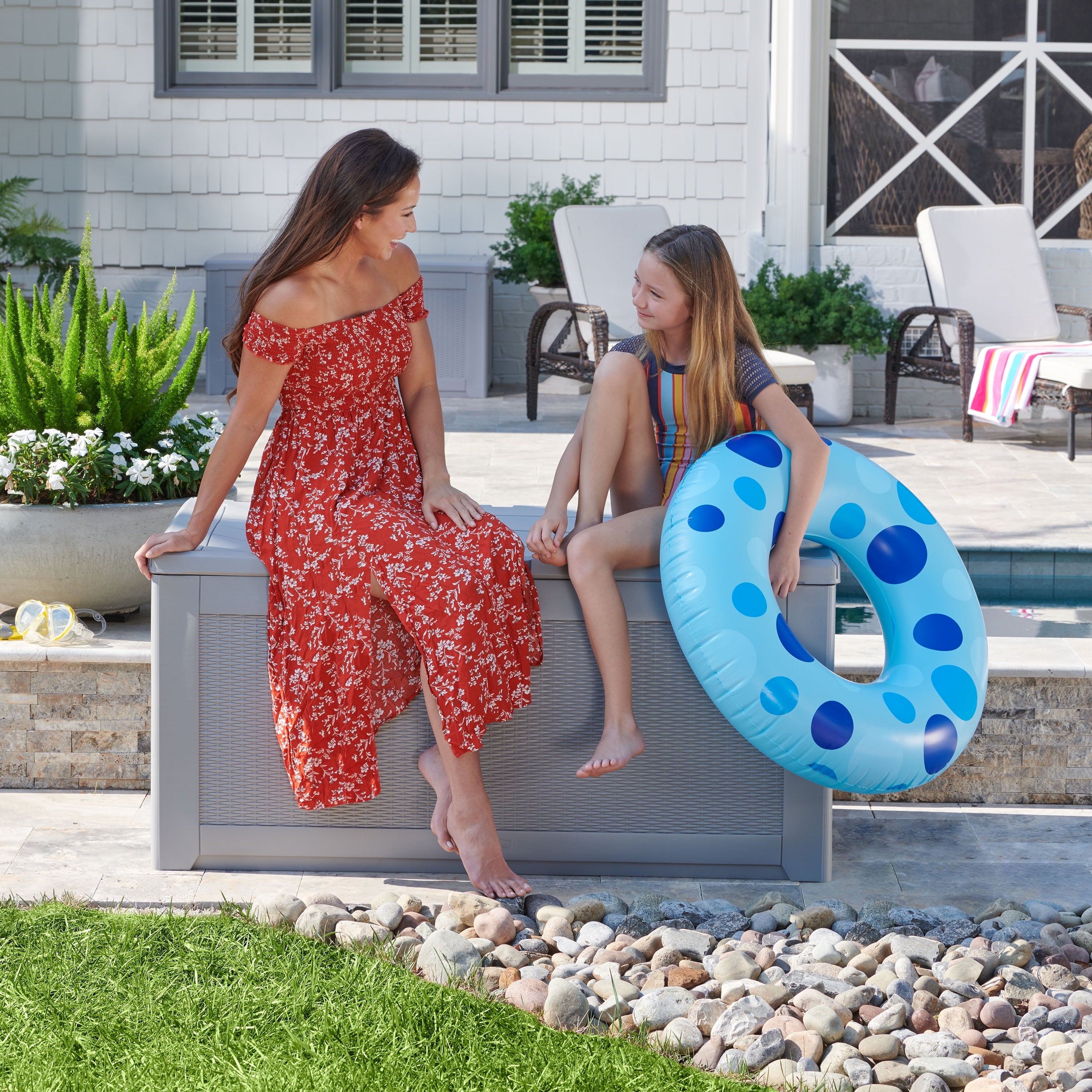 Rubbermaid Deck Box, Extra Large, 134 Gallon, Light Grey