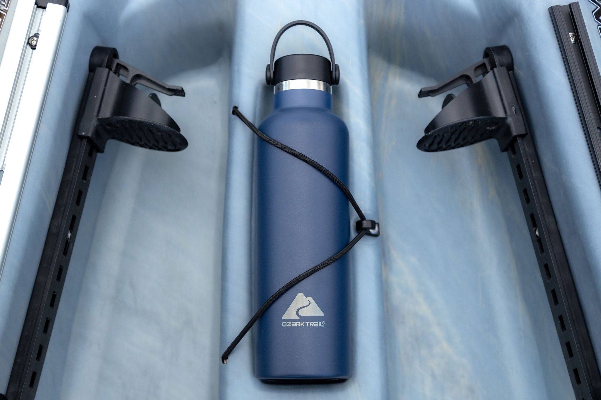 Ozark Trail 24 fl oz Blue Insulated Stainless Steel Water Bottle, Twist Cap with Loop Handle