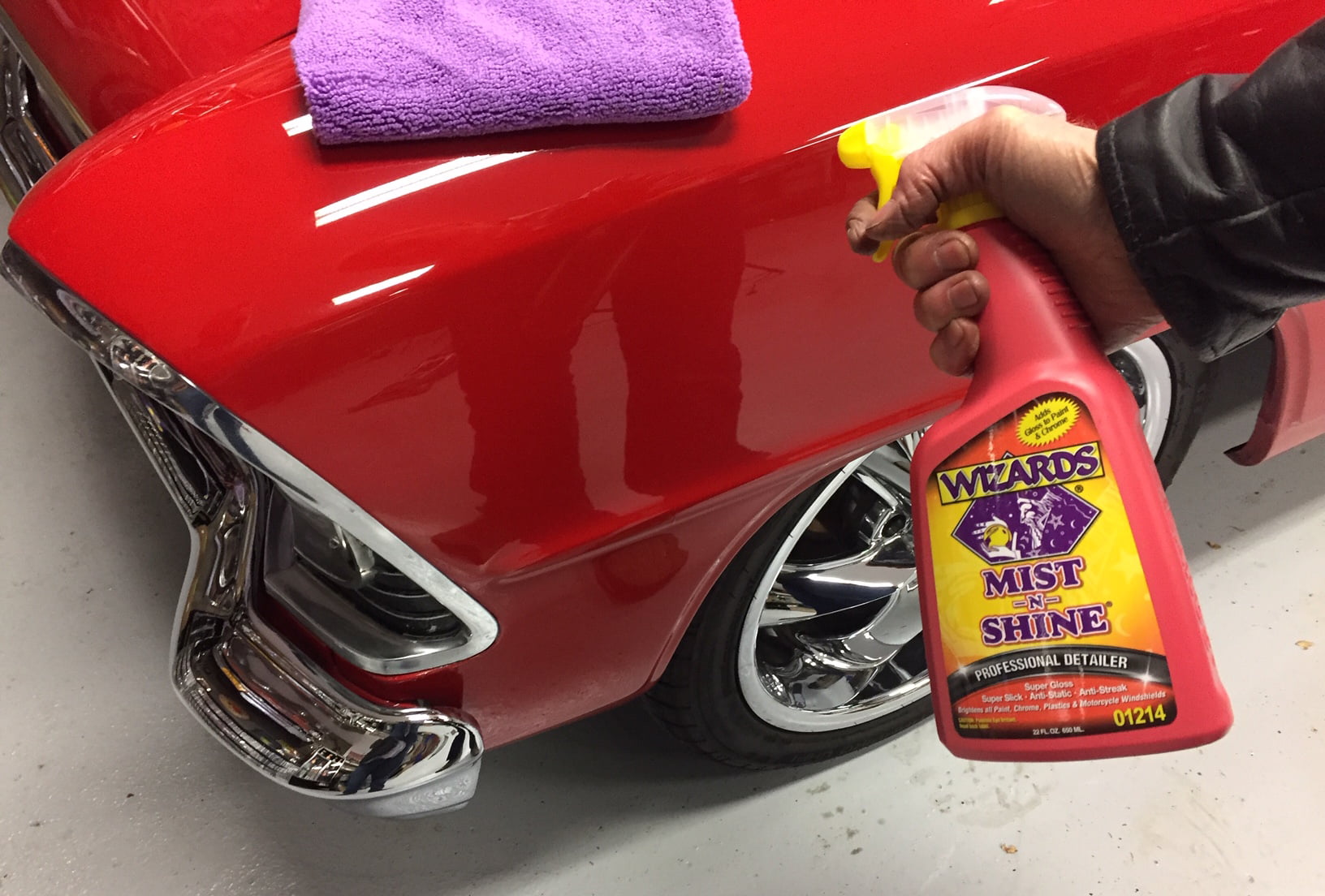 Wizards Mist-N-Shine Professional Detailer - Multi-Use Glass Cleaner and Scratch Remover for Vehicles - Adds Gloss to Paint, Chrome and Glass - 22 oz Detail Spray -