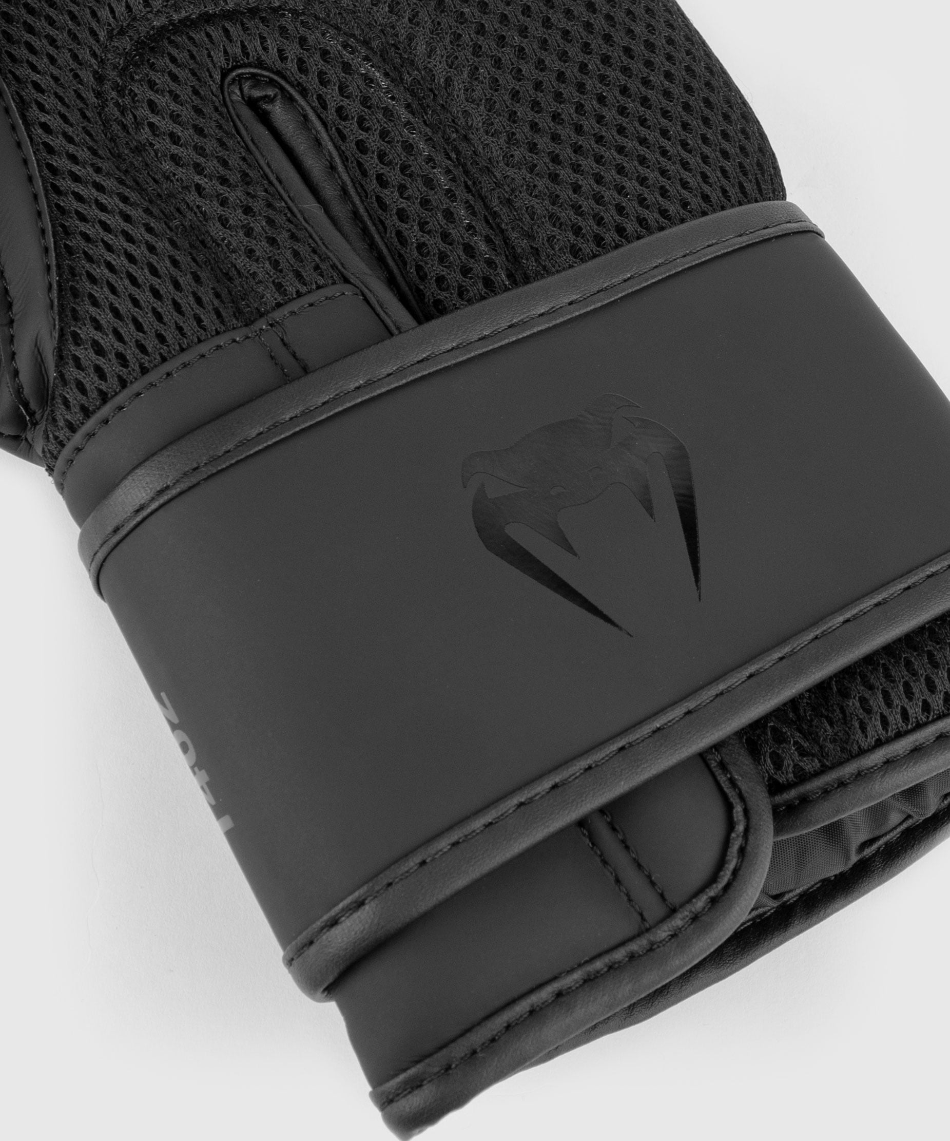 Venum Classic Boxing Gloves - Unisex - Black - 12 oz