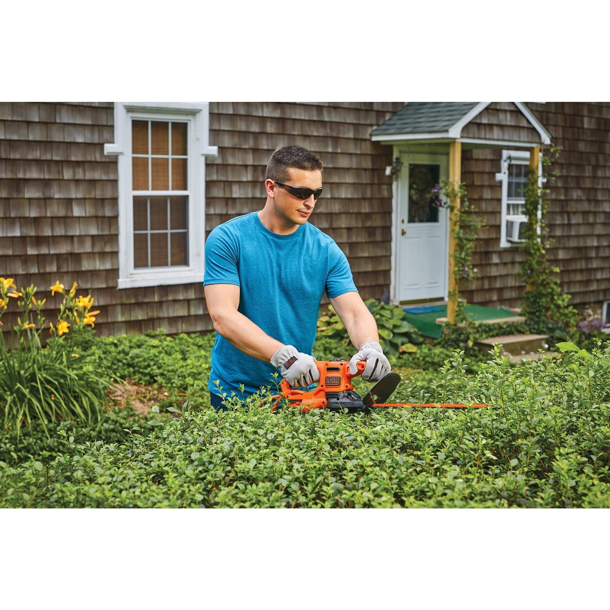 Black+Decker 3.2AMP 17-inch Electric Hedge Trimmer BEHT150